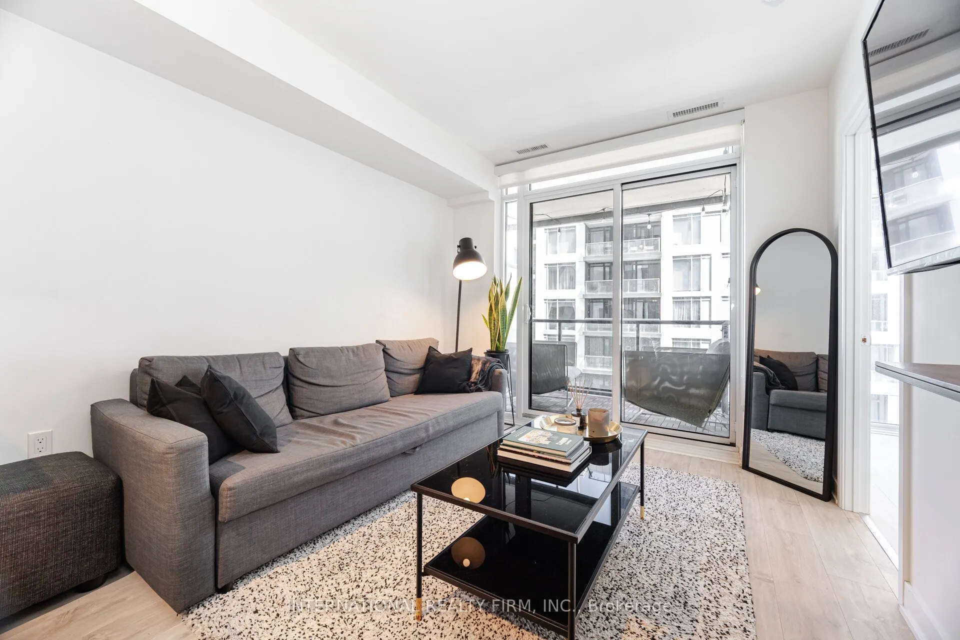 27 Bathurst Street, #1012