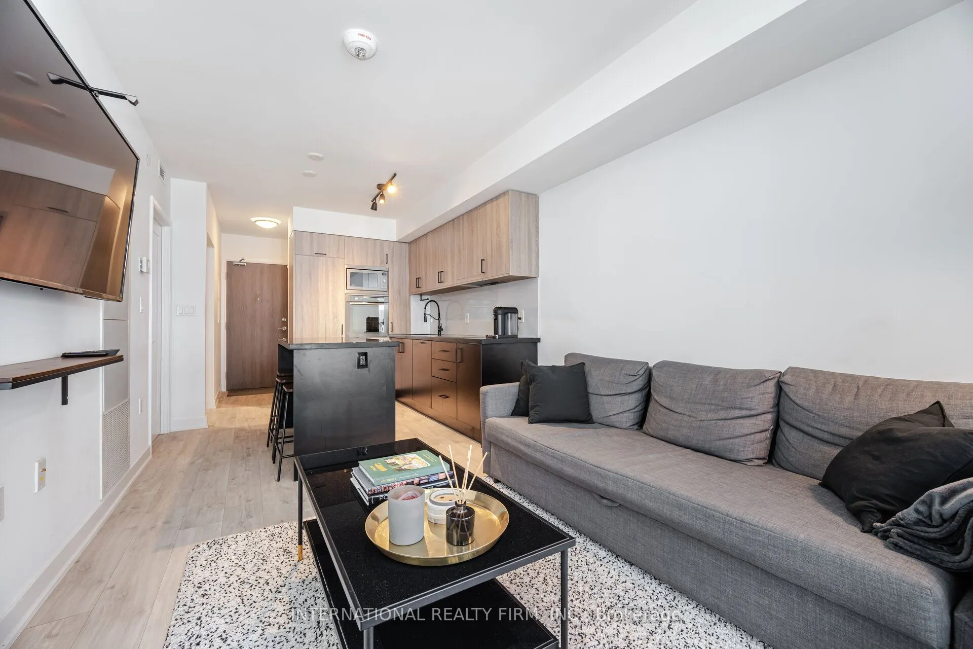 27 Bathurst Street, #1012