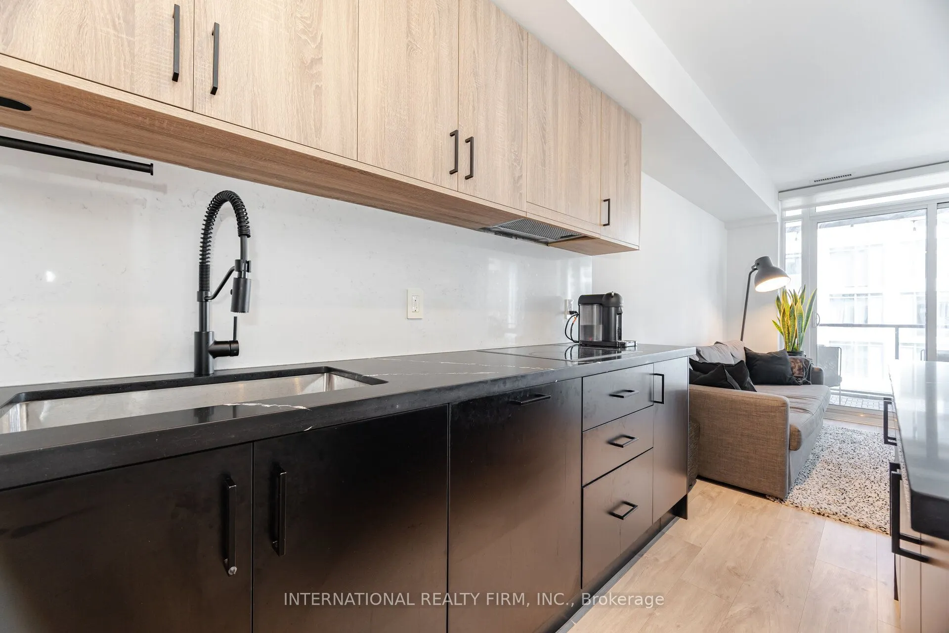 27 Bathurst Street, #1012