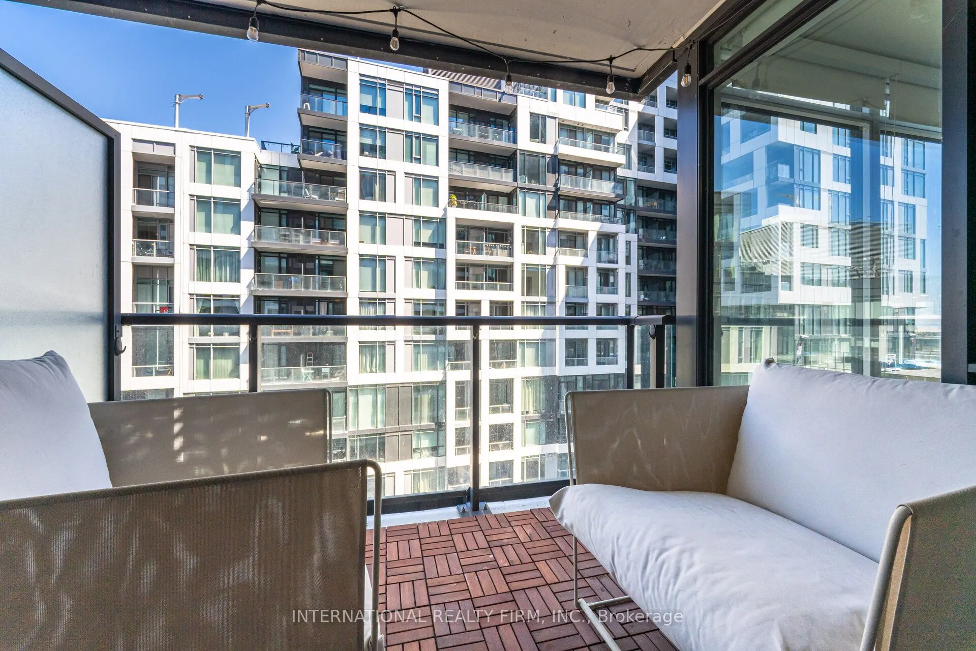 27 Bathurst Street, #1012