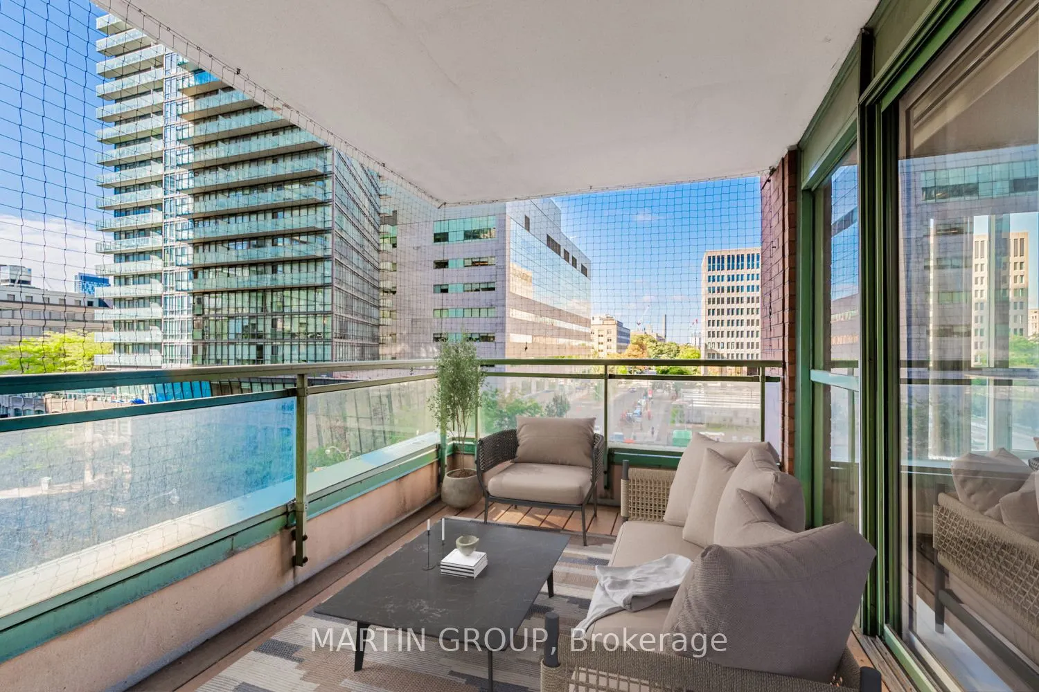 887 Bay Street, #506