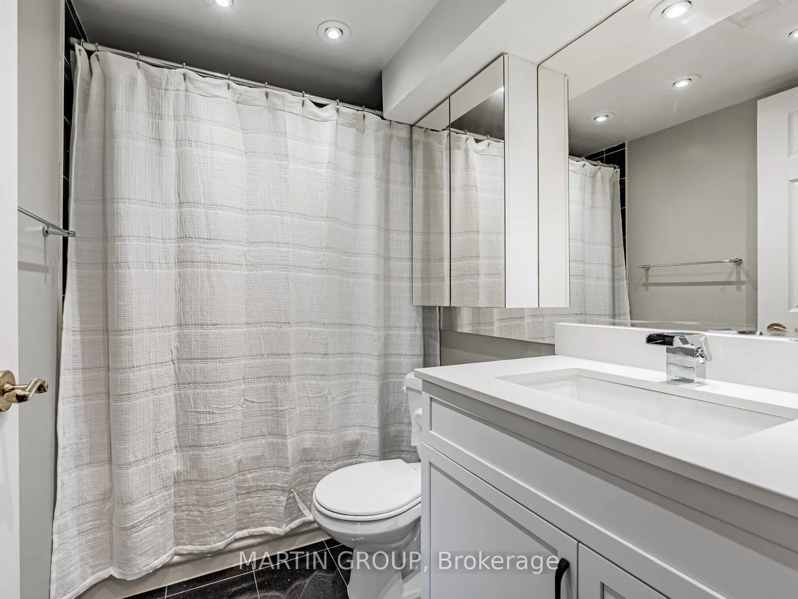 887 Bay Street, #506