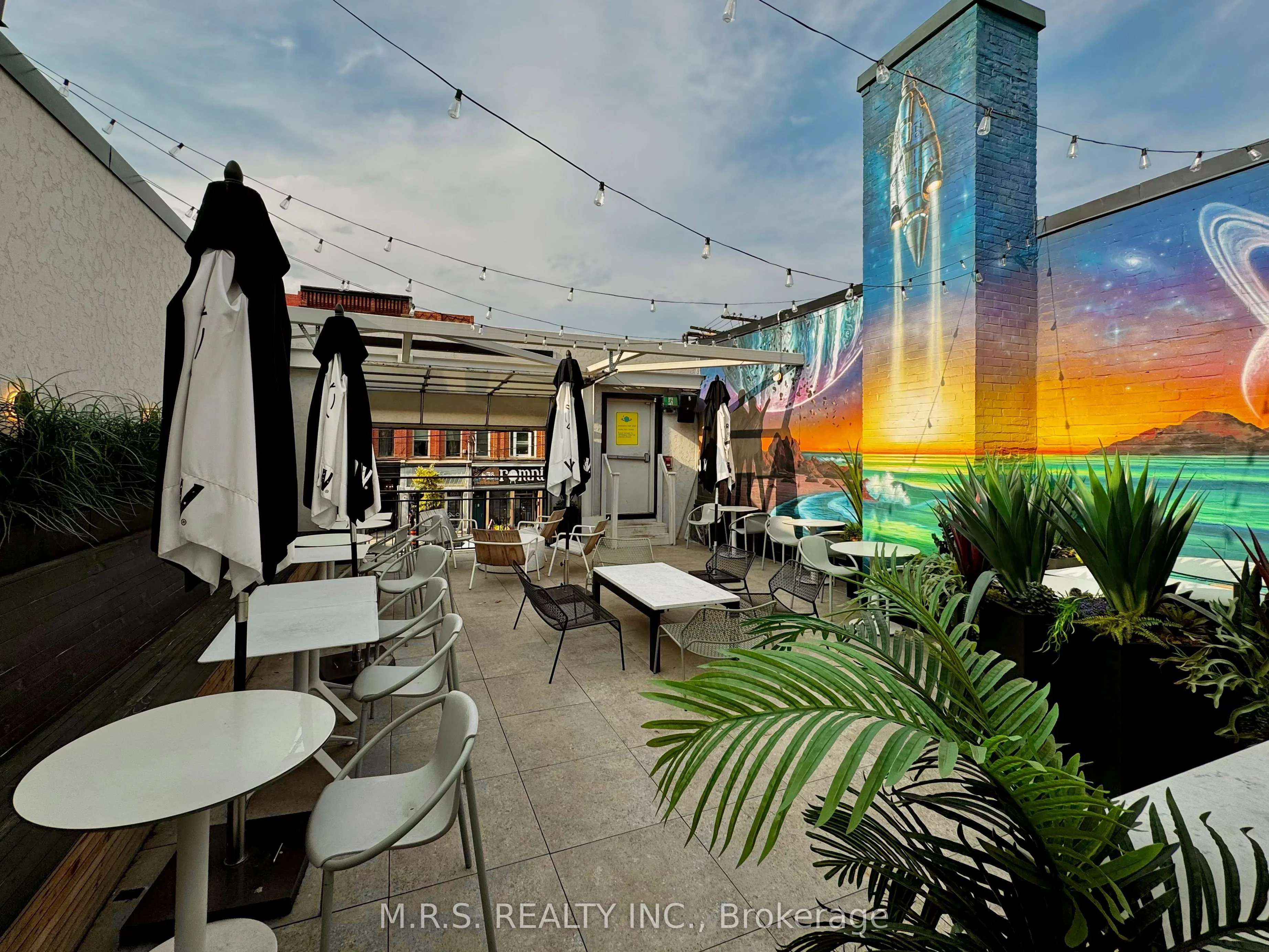739 Queen Street W, #2nd Floor