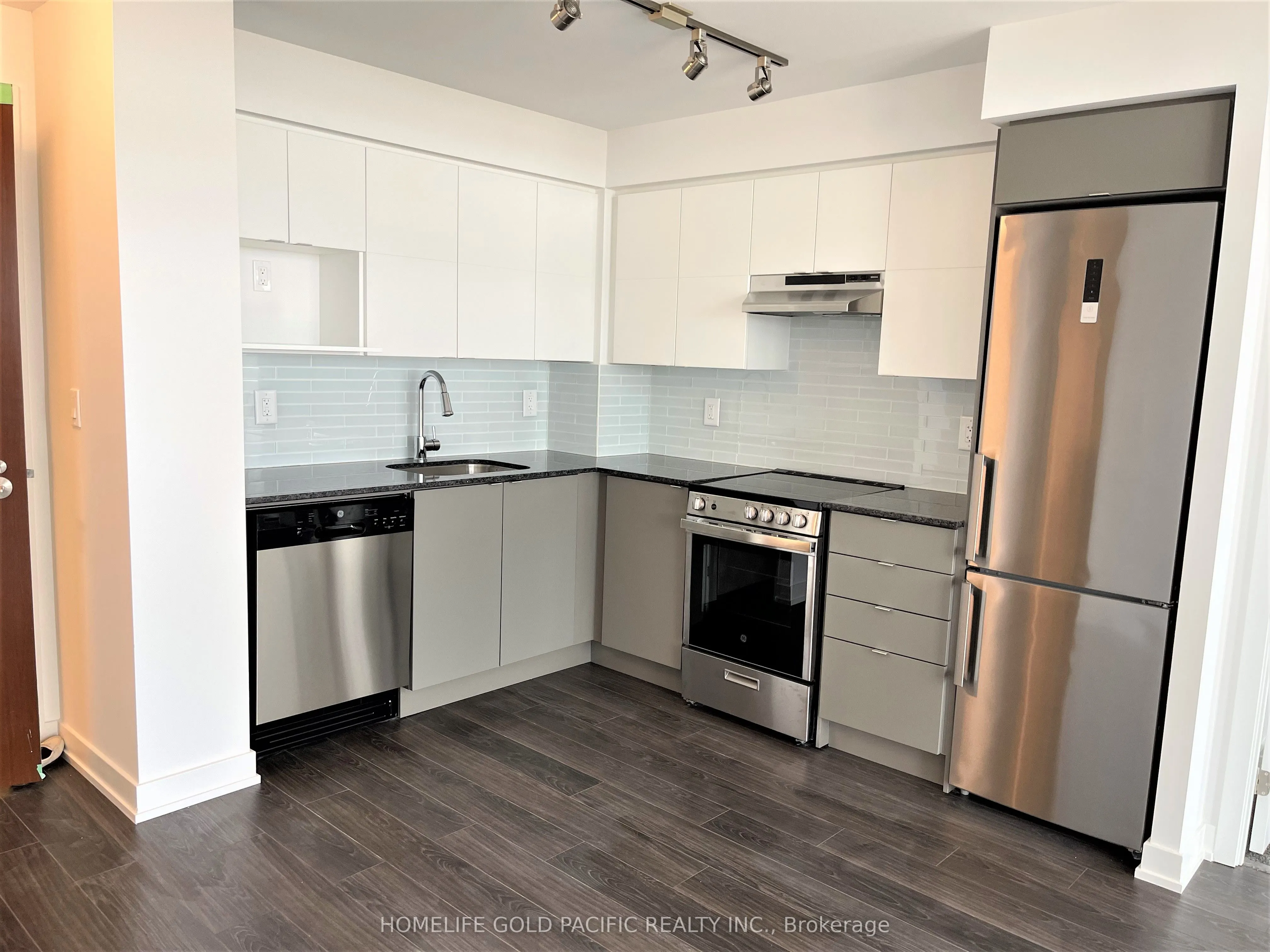 120 Varna Drive, #720