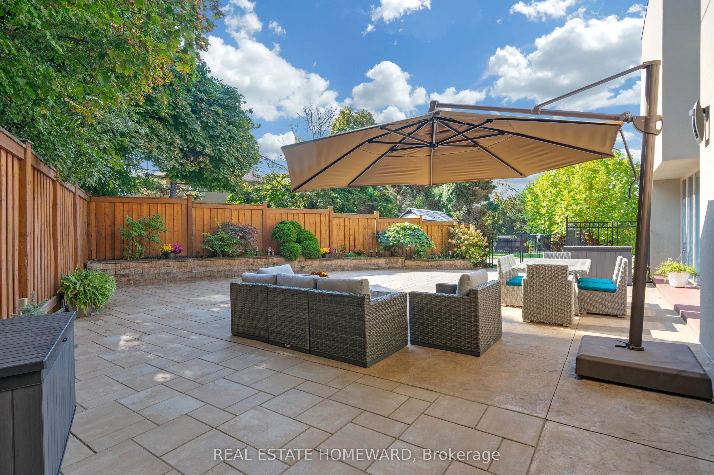 128 Laurentide Drive