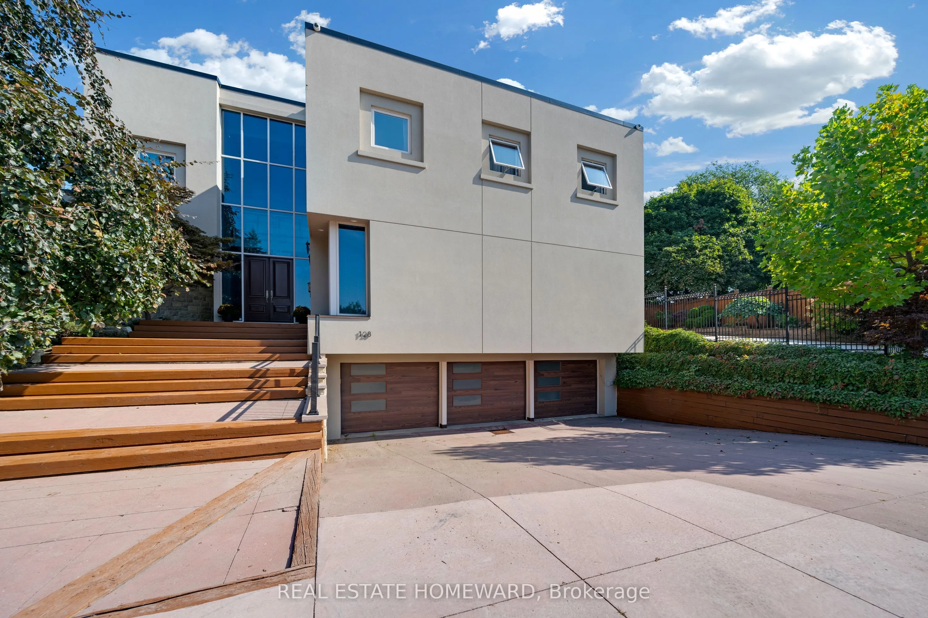 128 Laurentide Drive