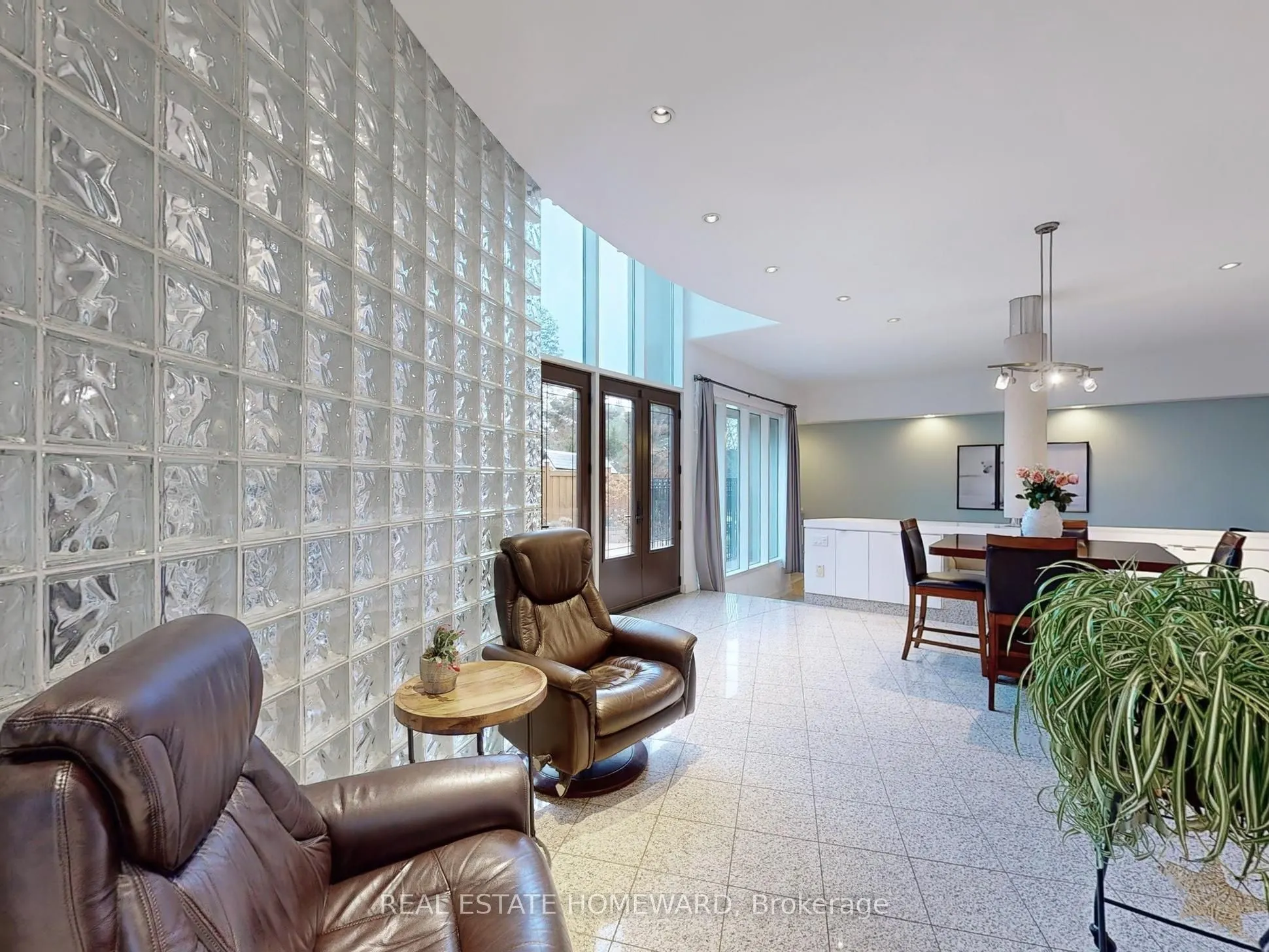 128 Laurentide Drive