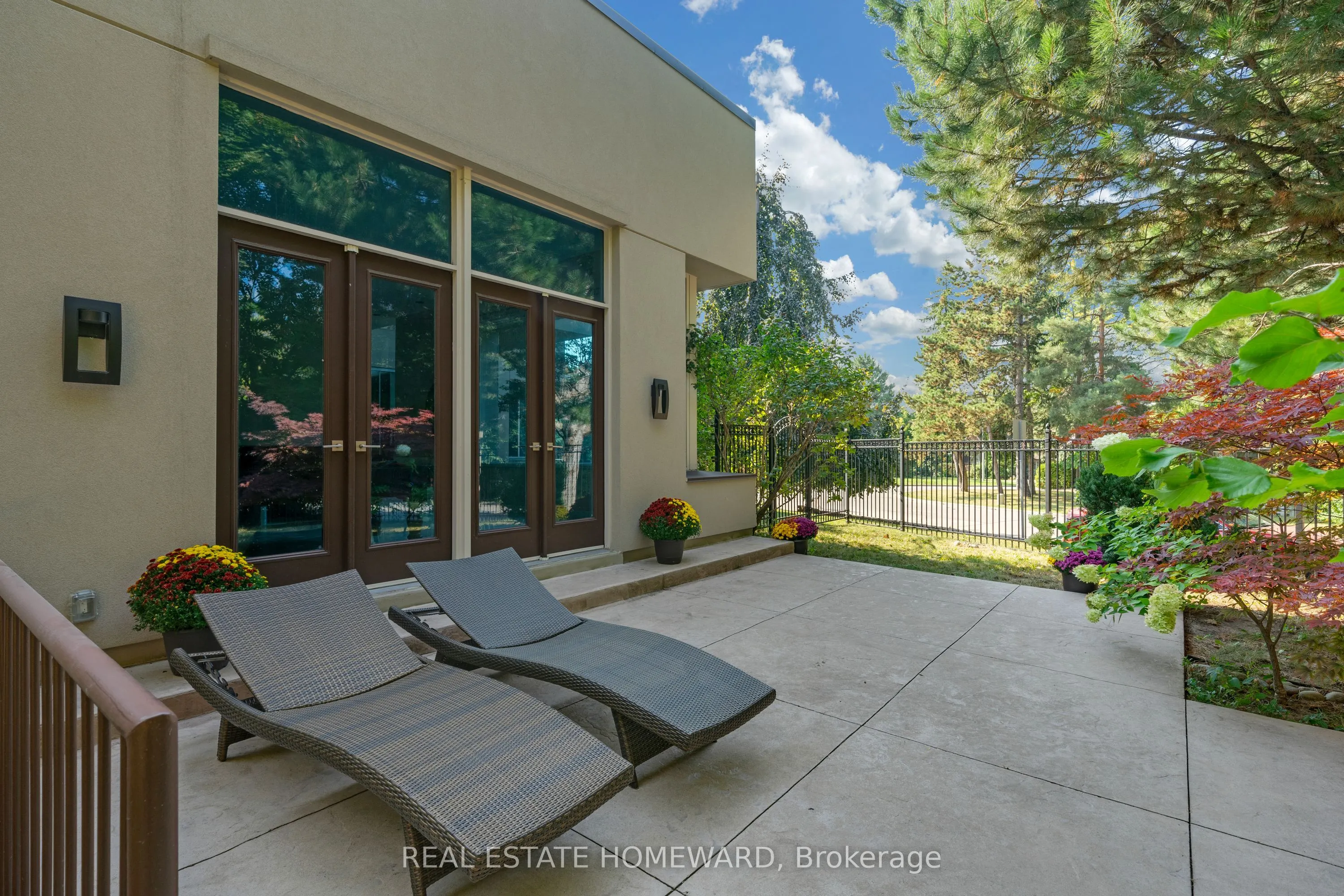 128 Laurentide Drive