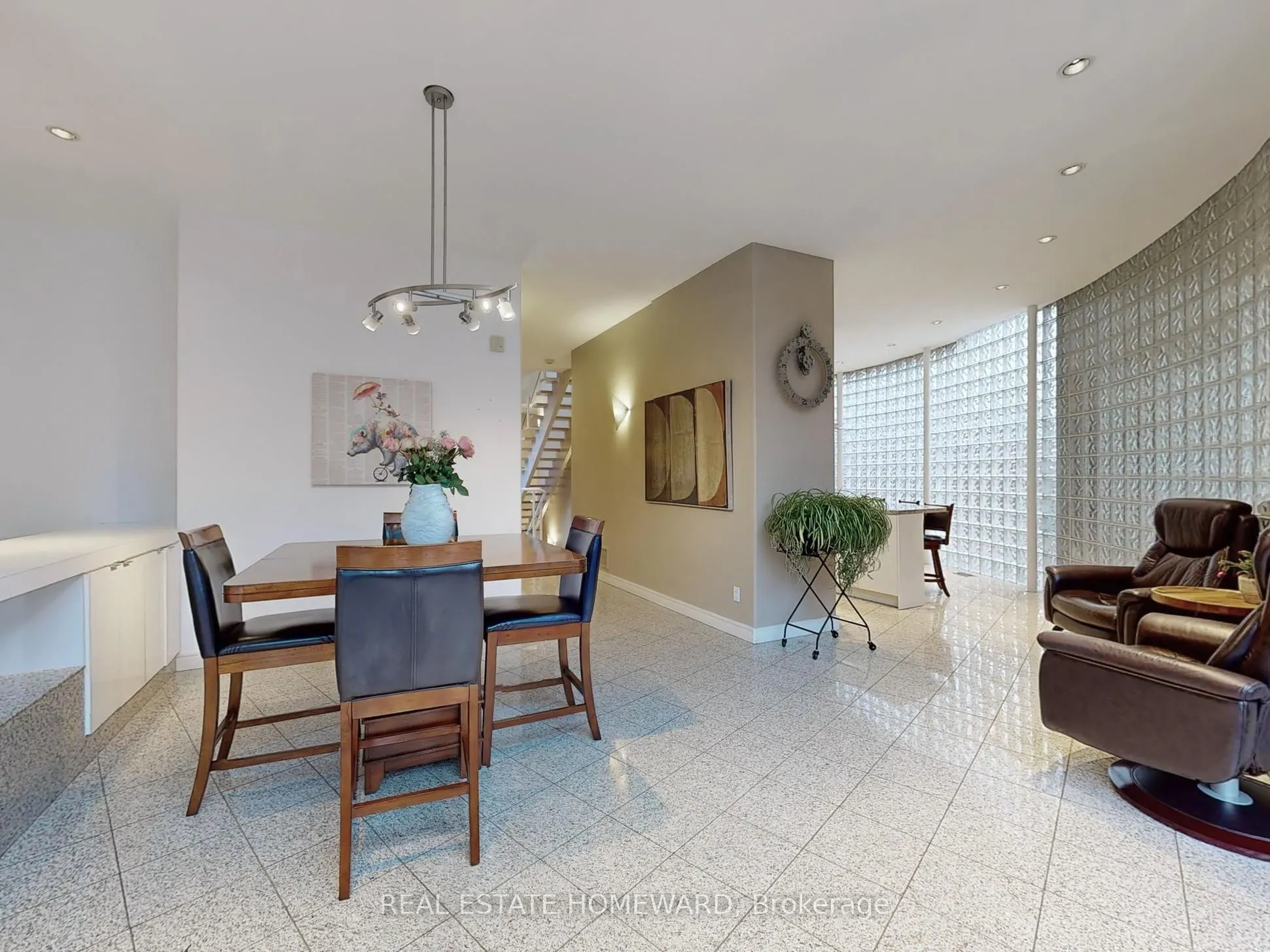 128 Laurentide Drive