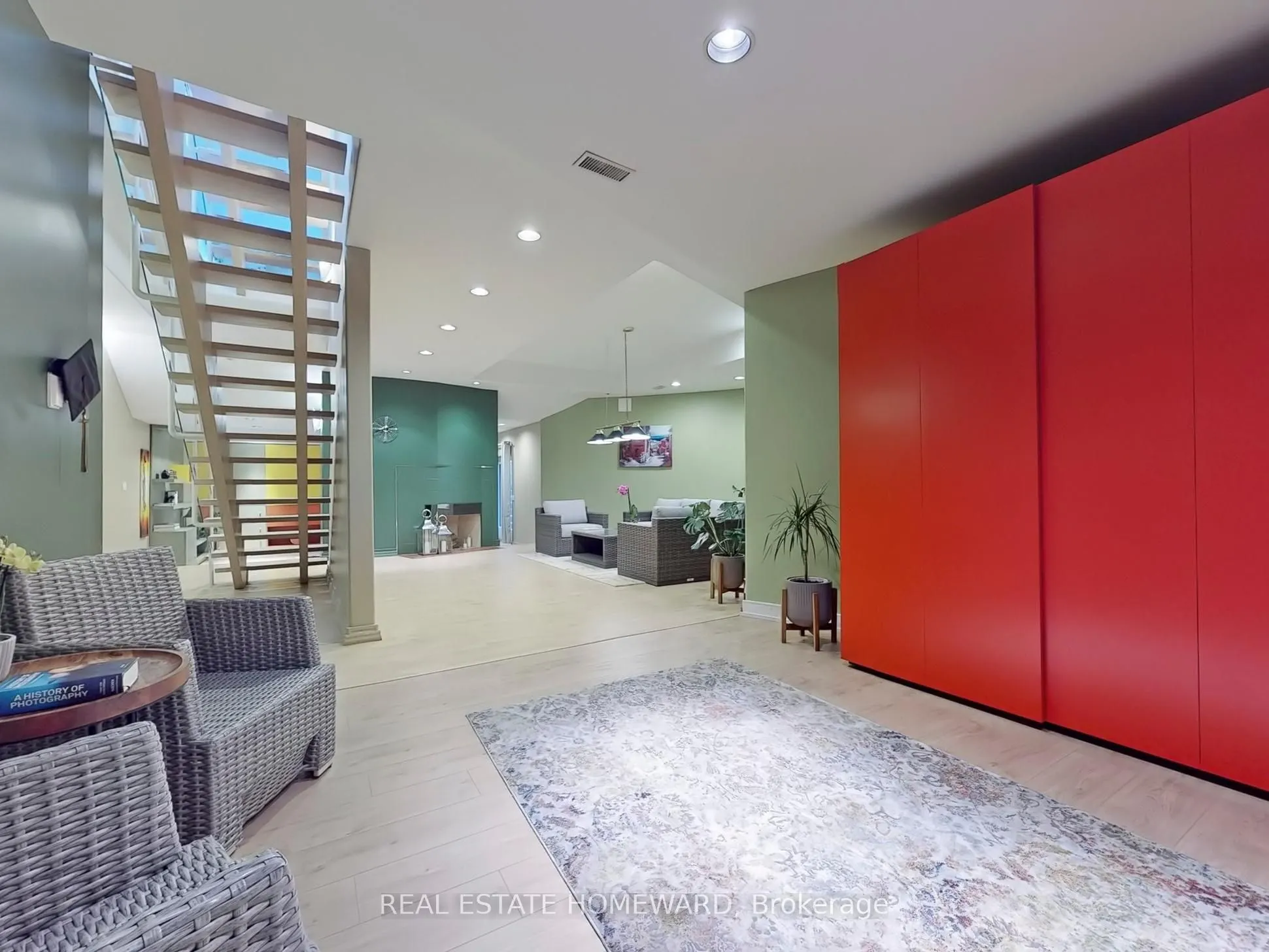 128 Laurentide Drive