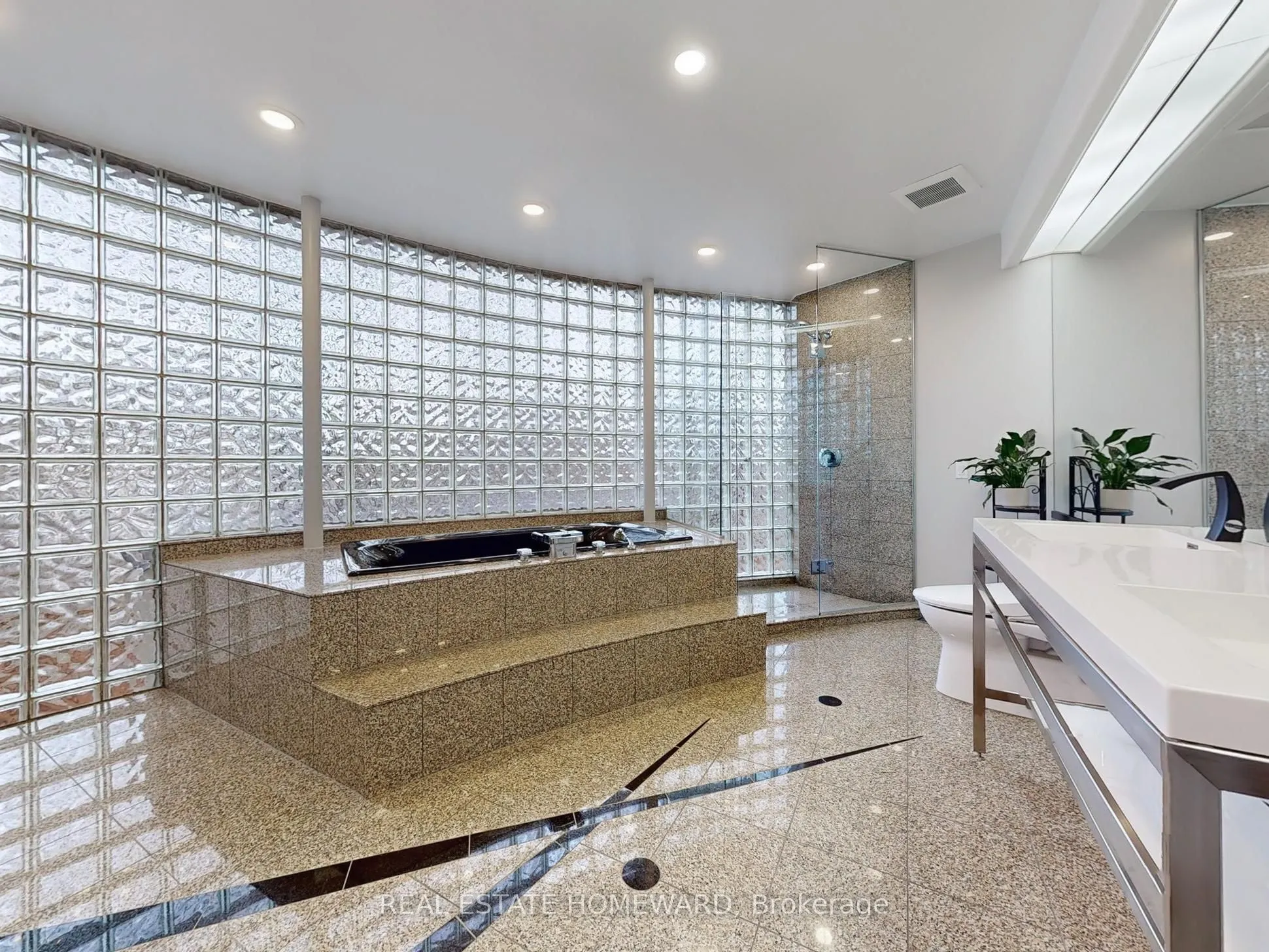 128 Laurentide Drive