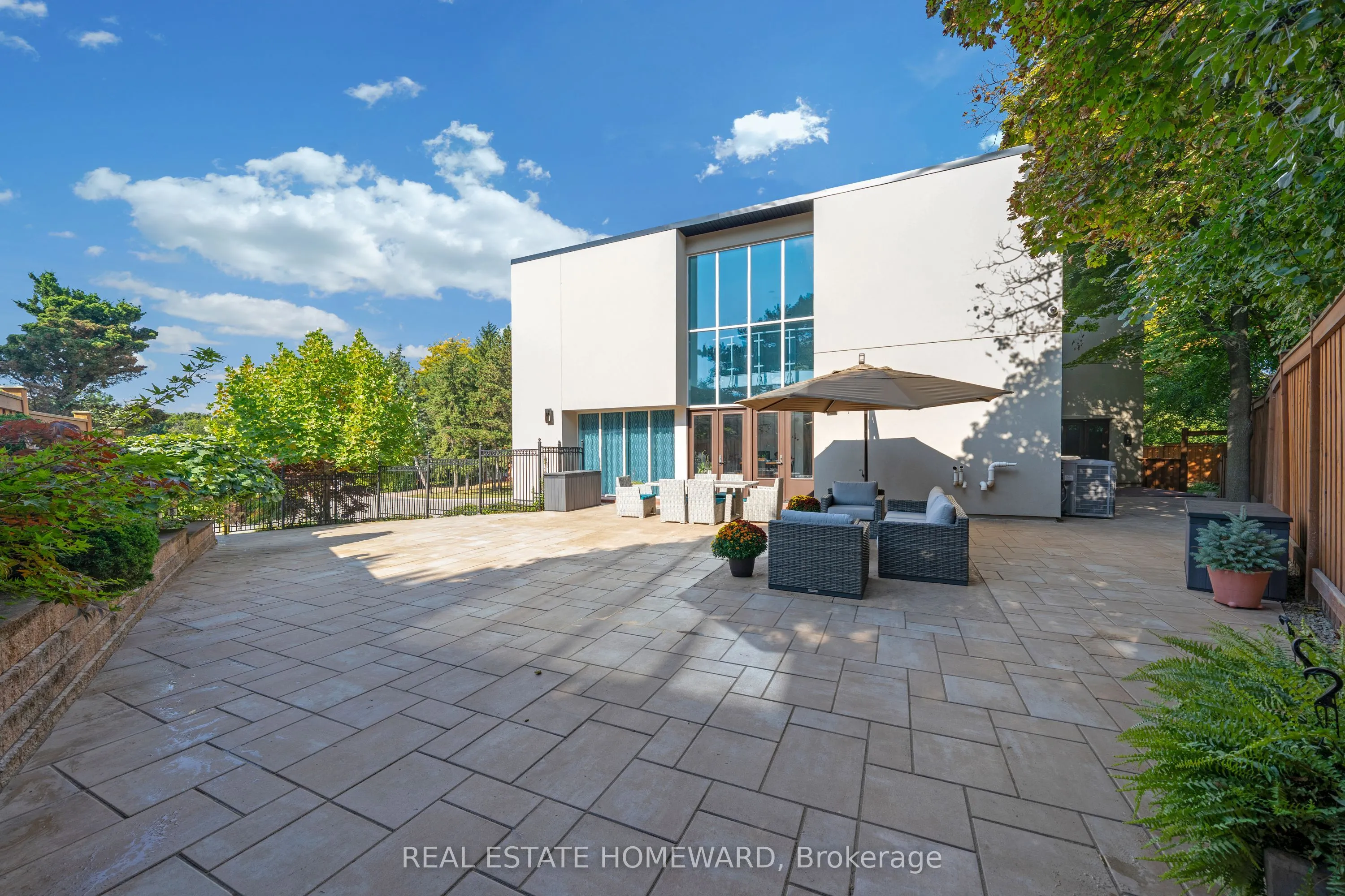128 Laurentide Drive