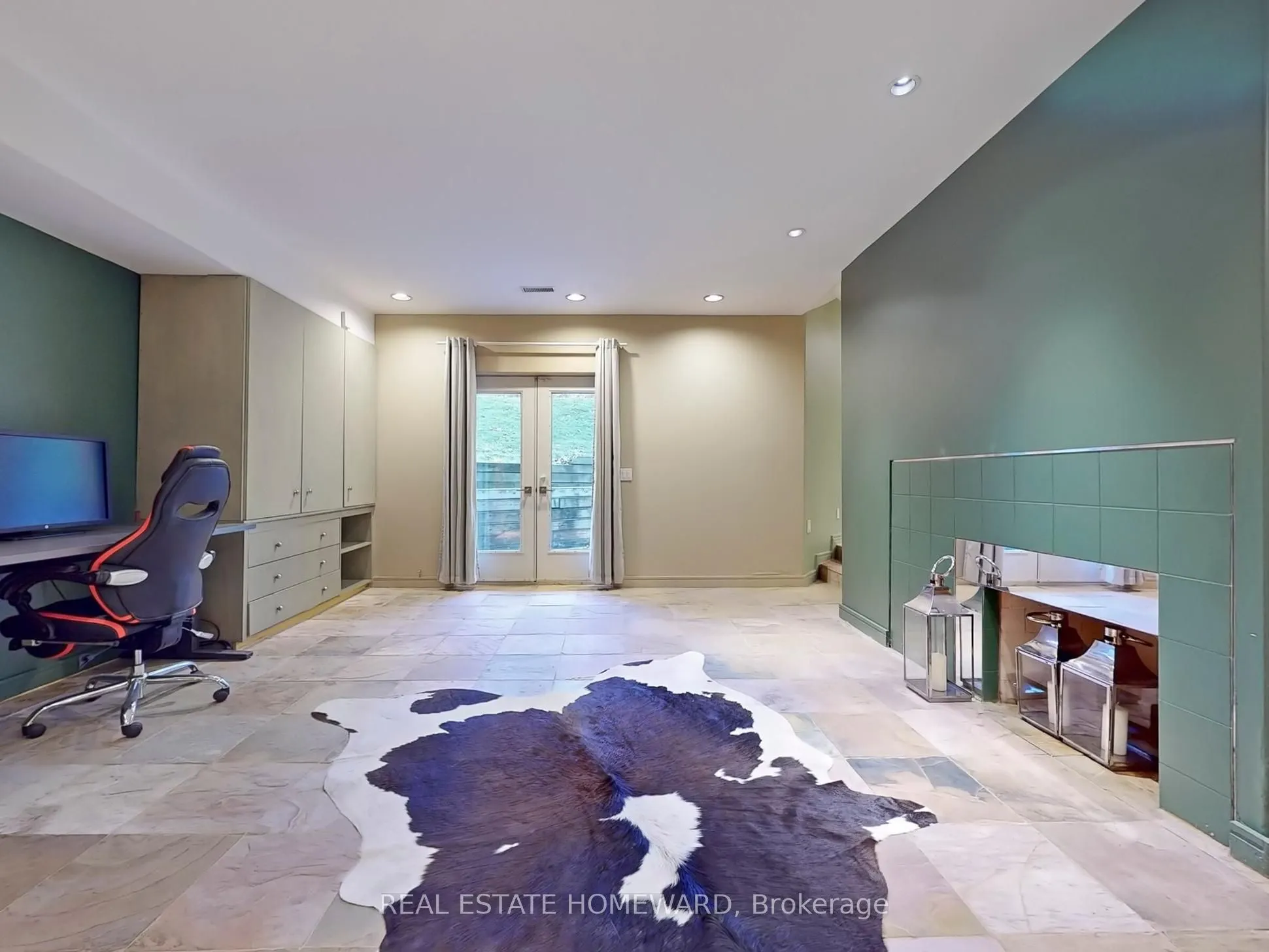 128 Laurentide Drive