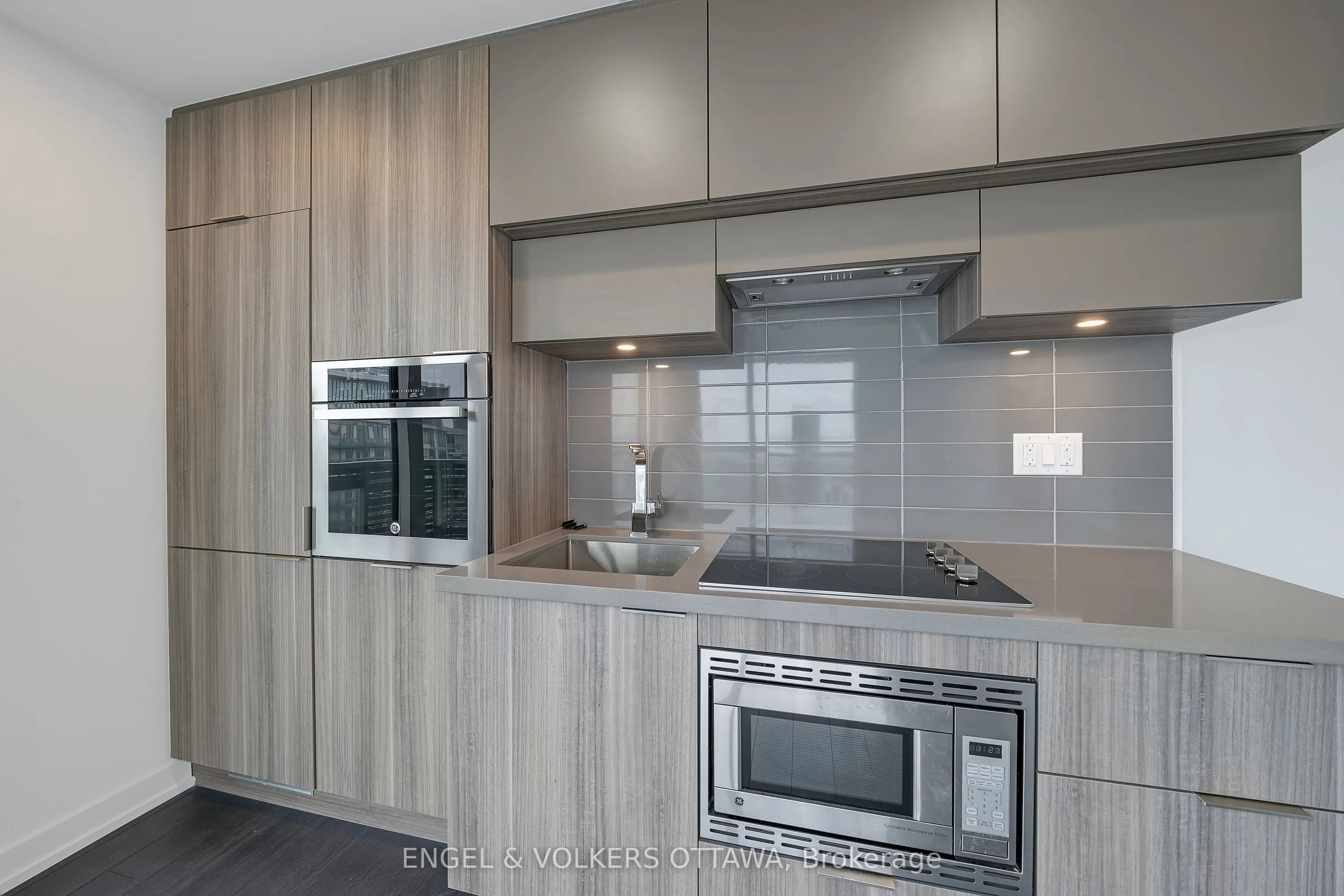 39 Roehampton Avenue, #2509