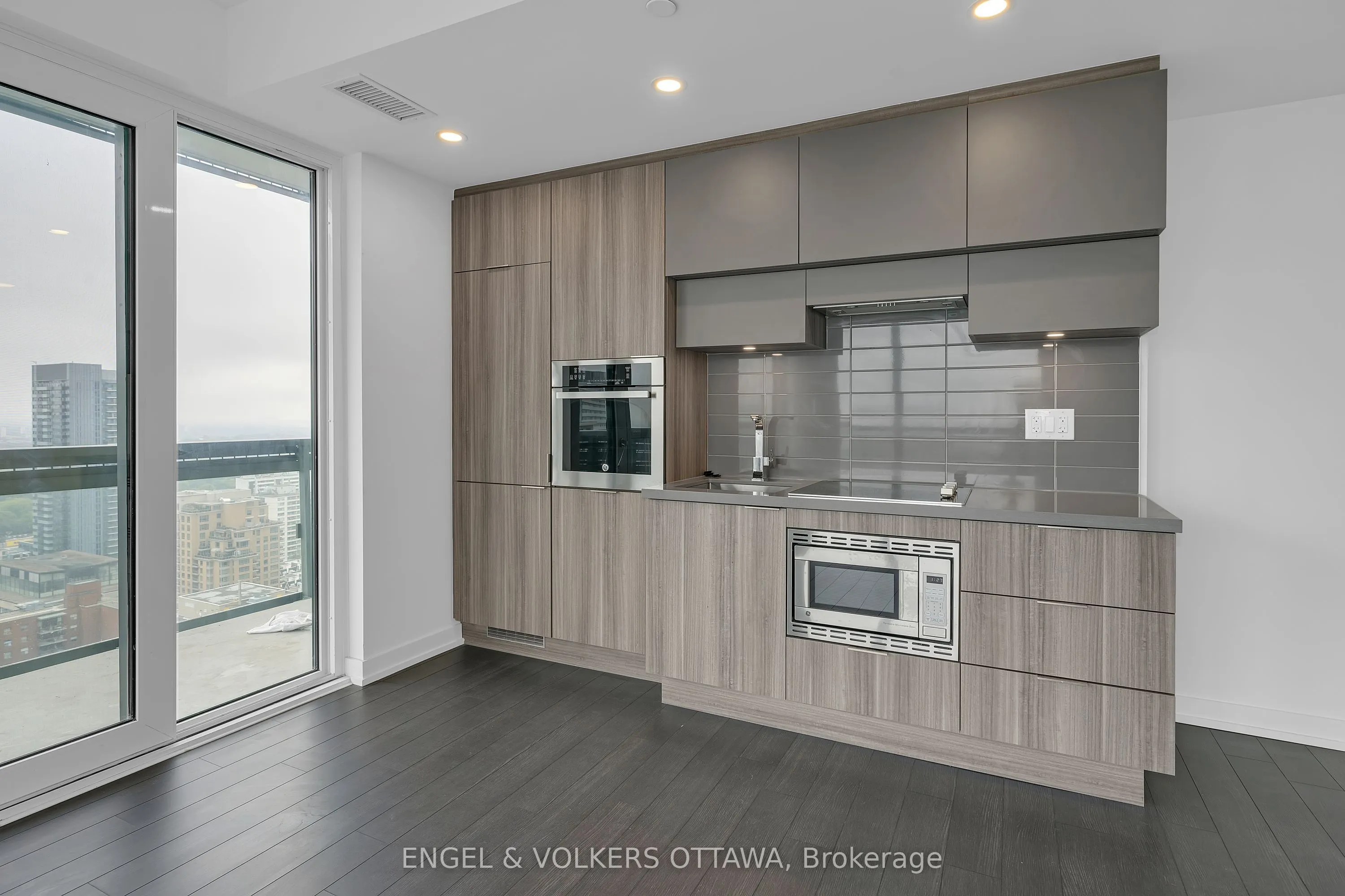 39 Roehampton Avenue, #2509