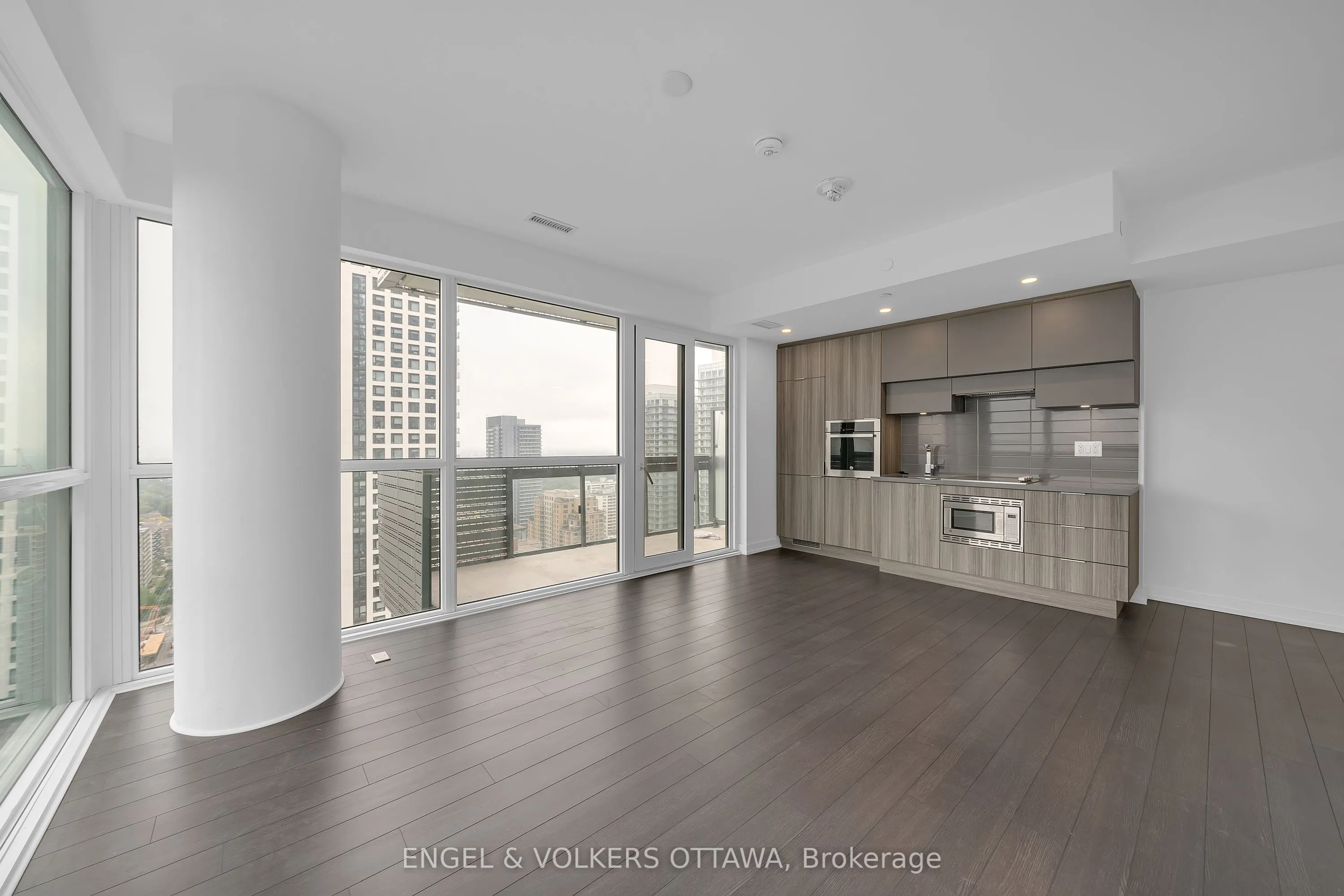 39 Roehampton Avenue, #2509