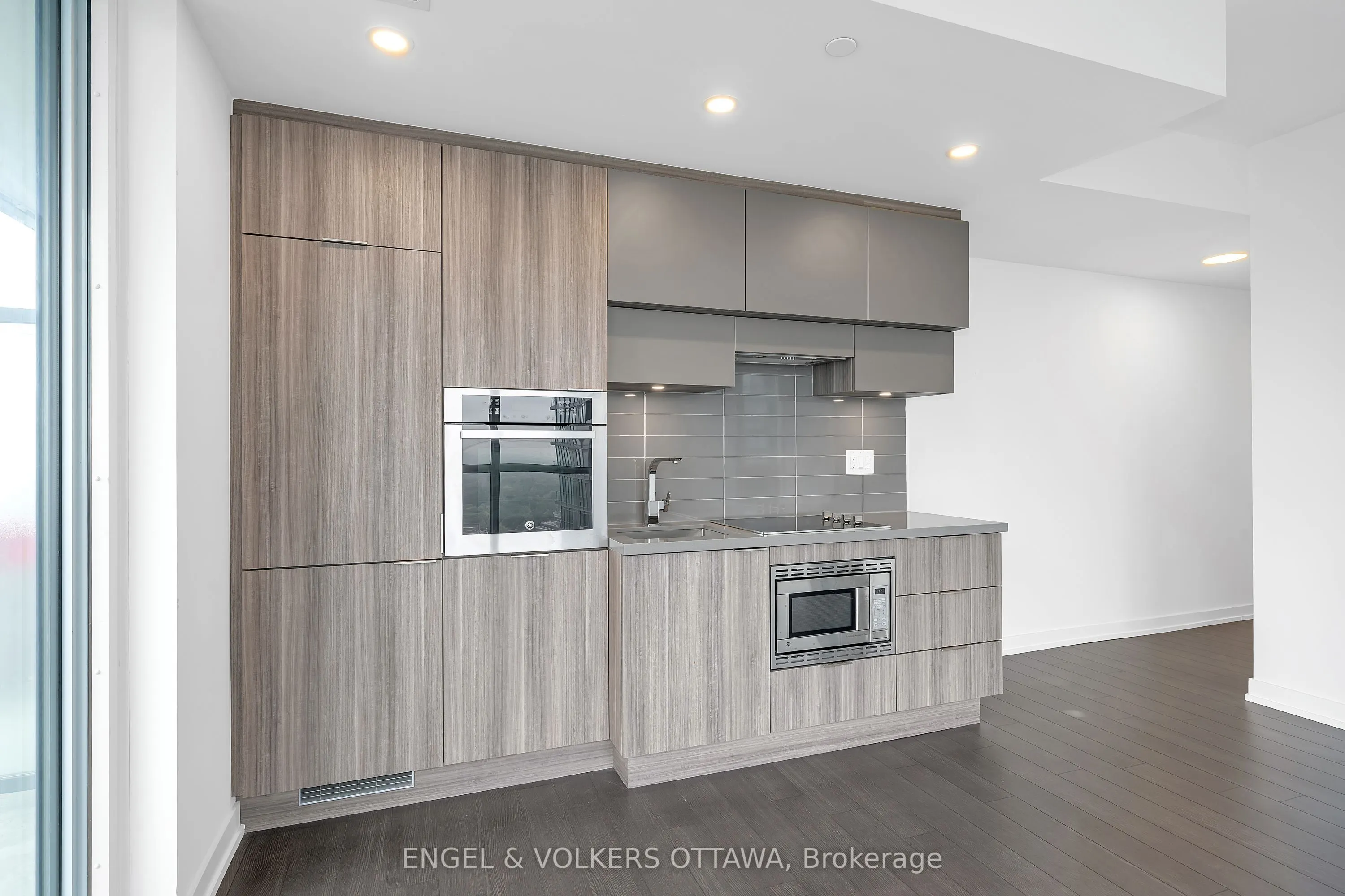 39 Roehampton Avenue, #2509