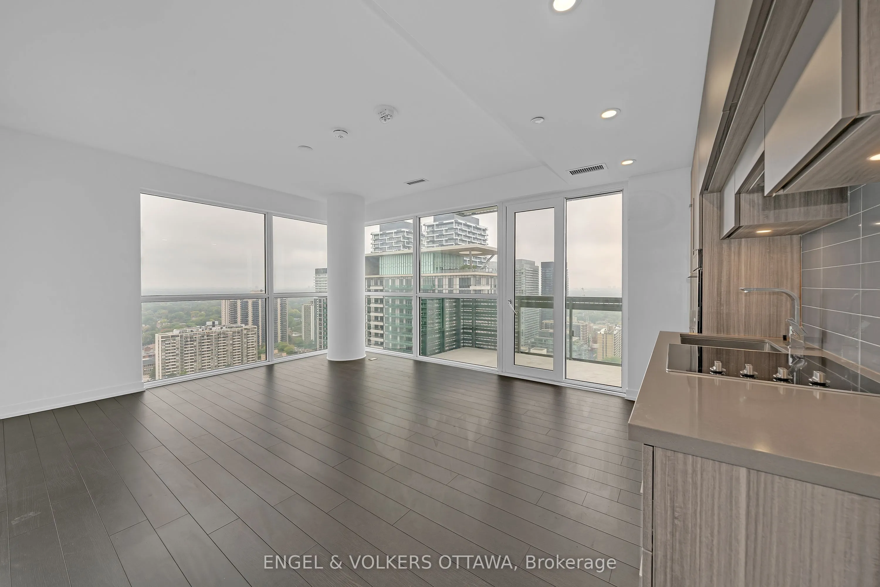 39 Roehampton Avenue, #2509