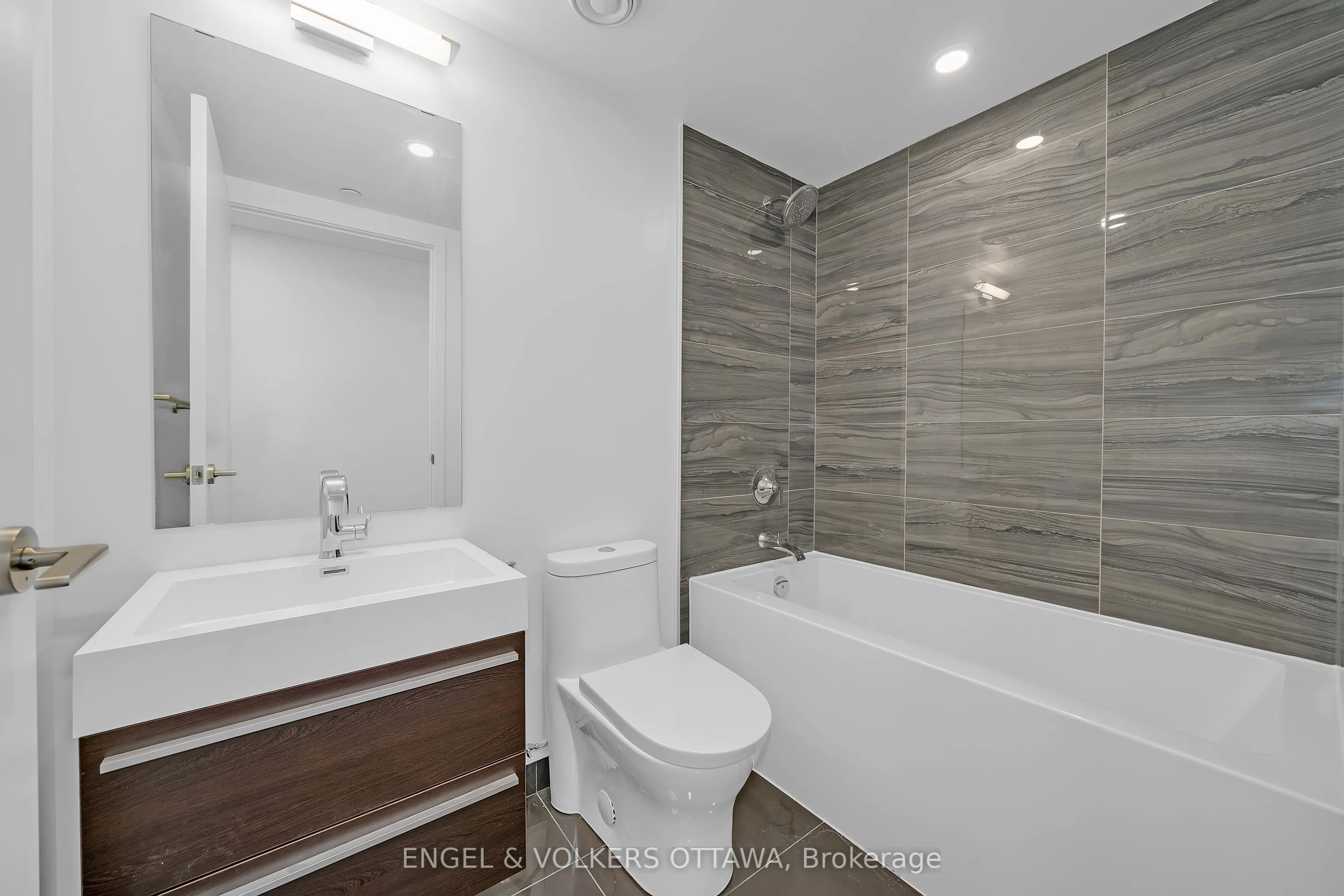 39 Roehampton Avenue, #2509