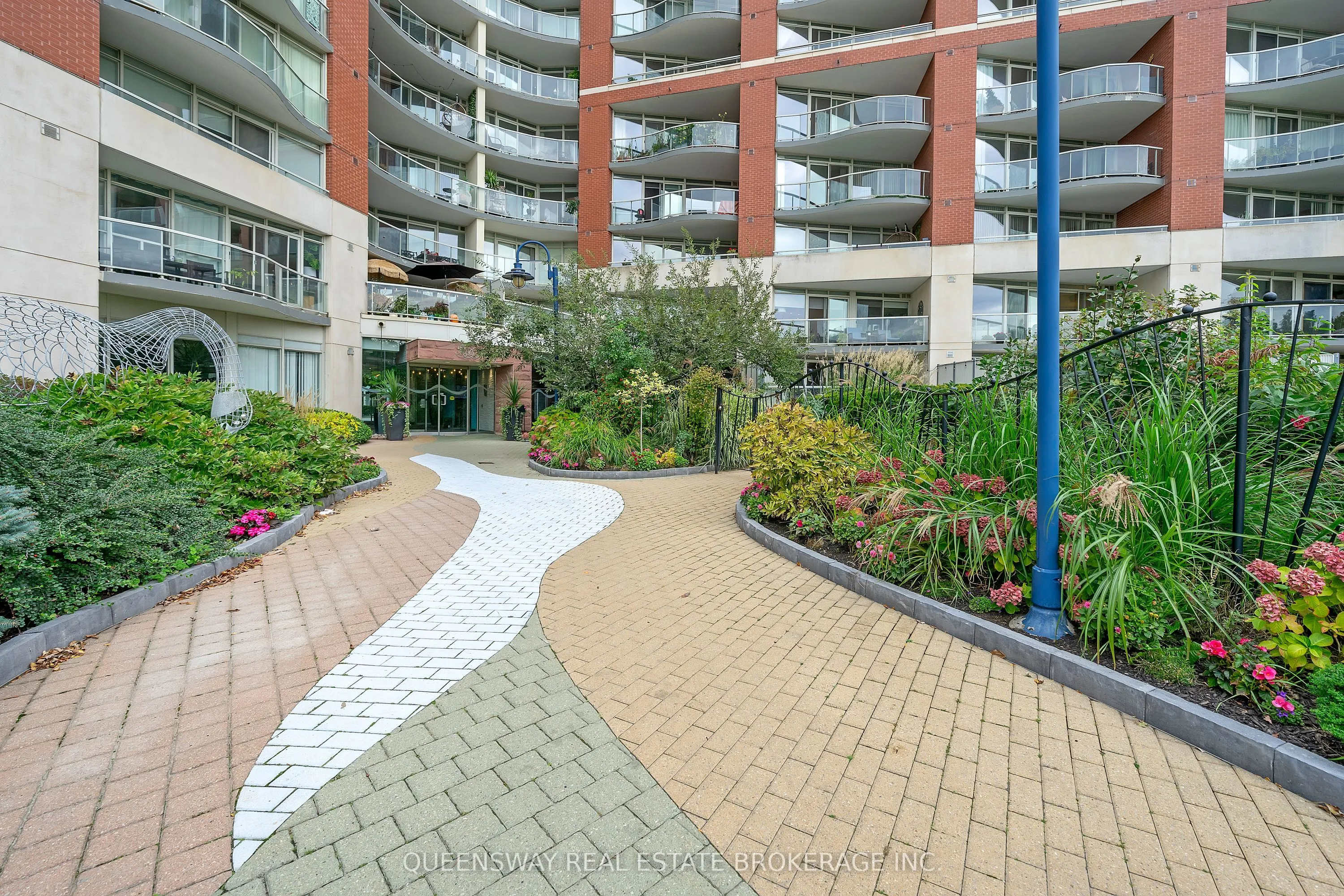 550 Queens Quay W, #429