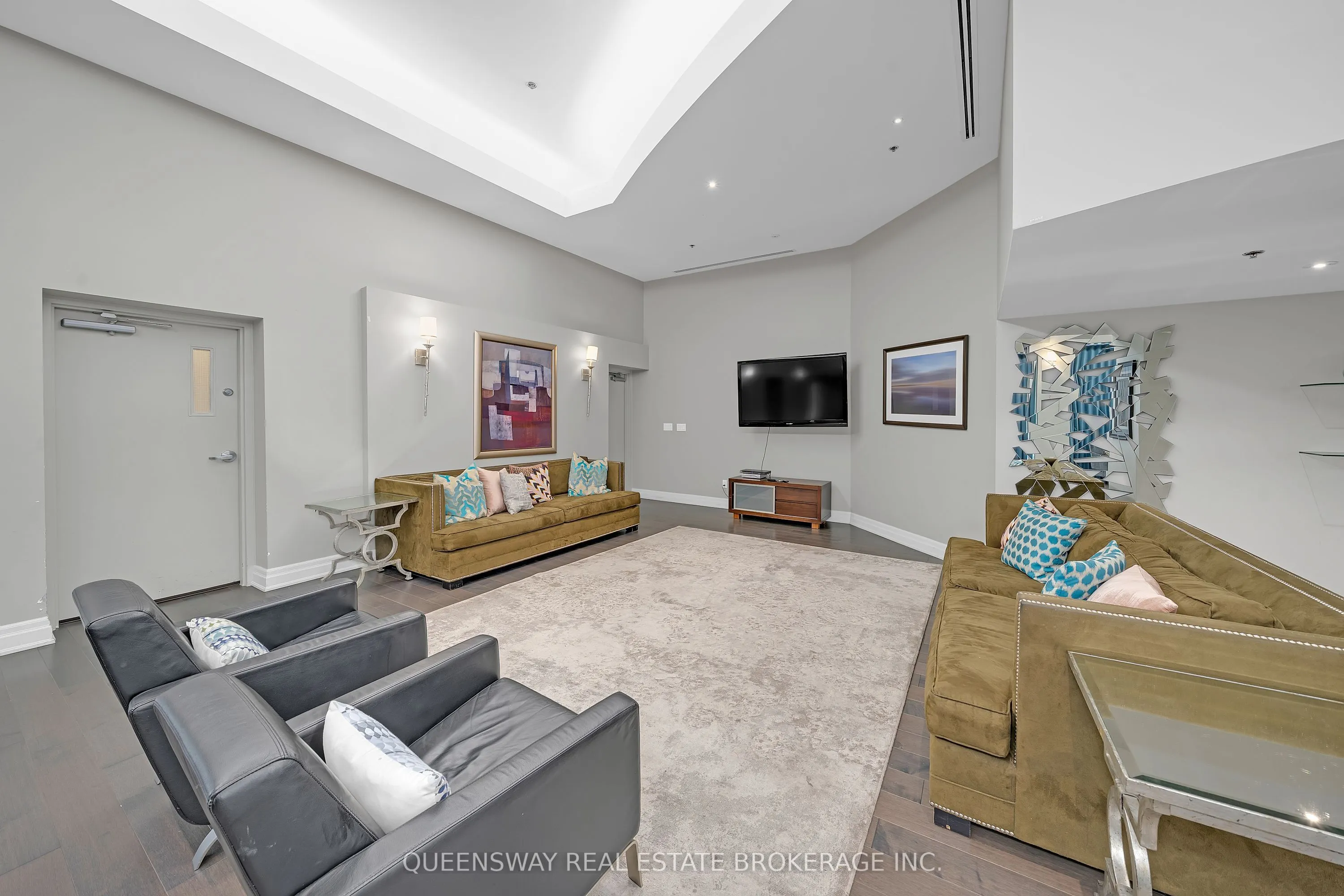 550 Queens Quay W, #429