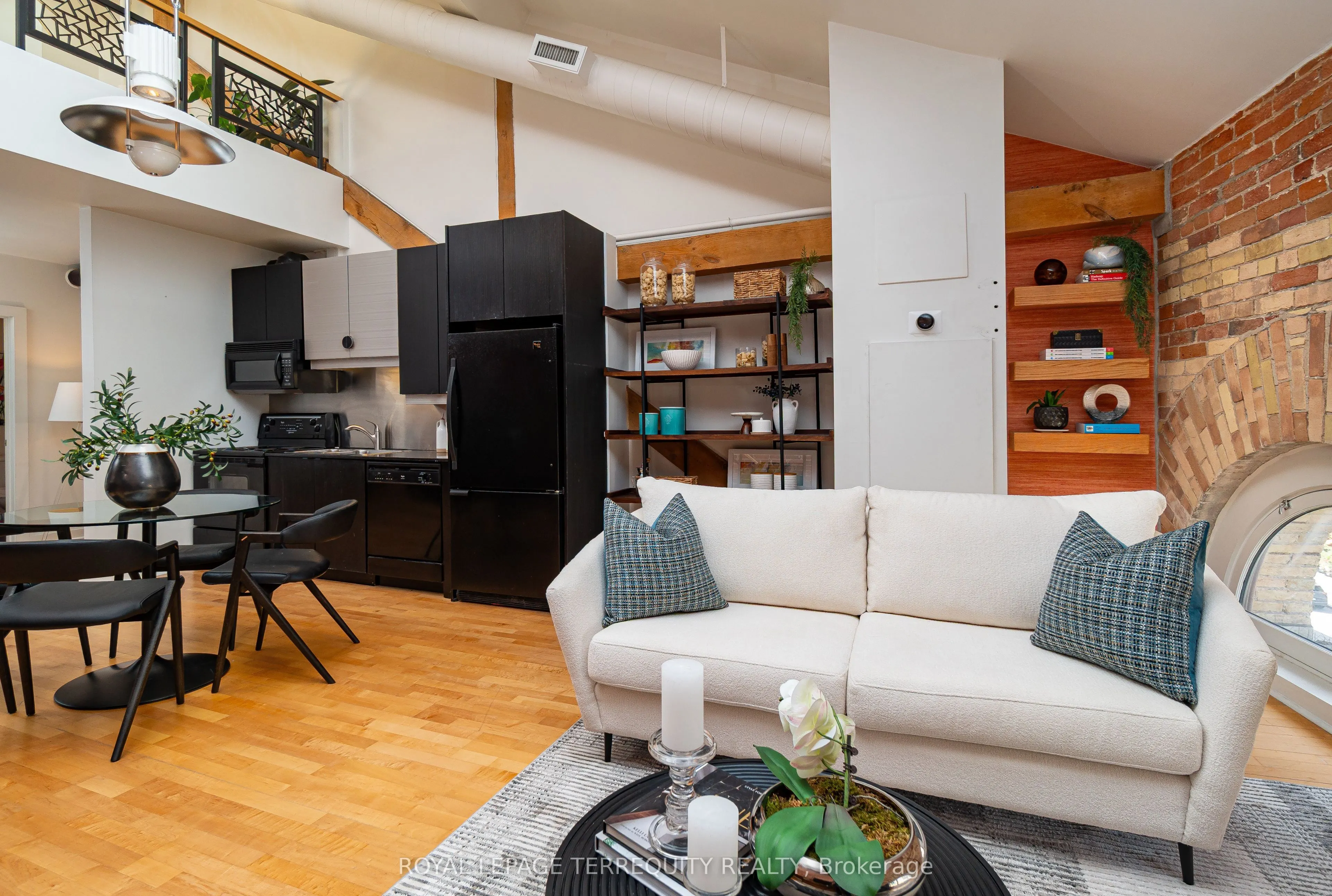 81A Front Street E, #409