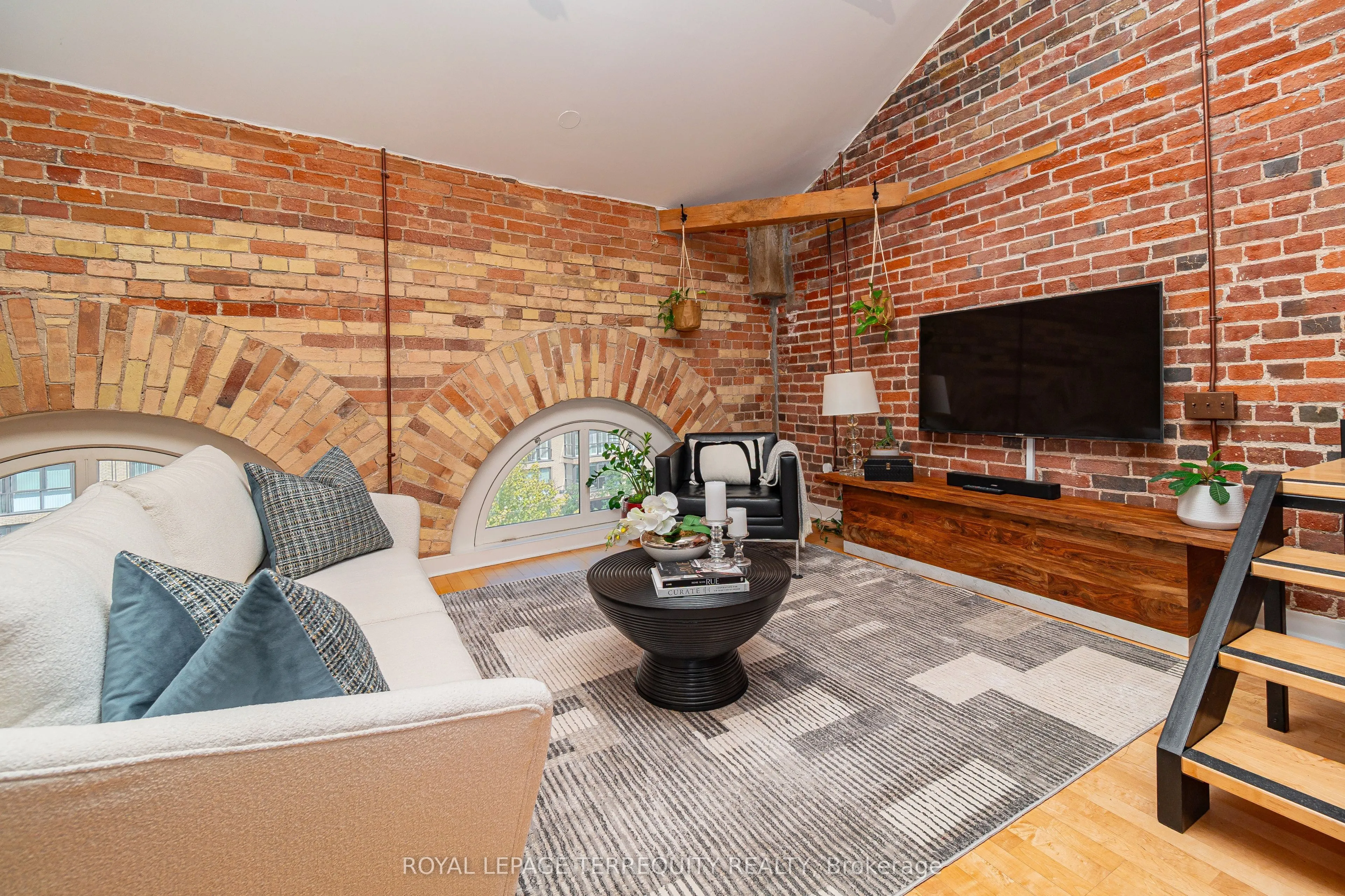 81A Front Street E, #409