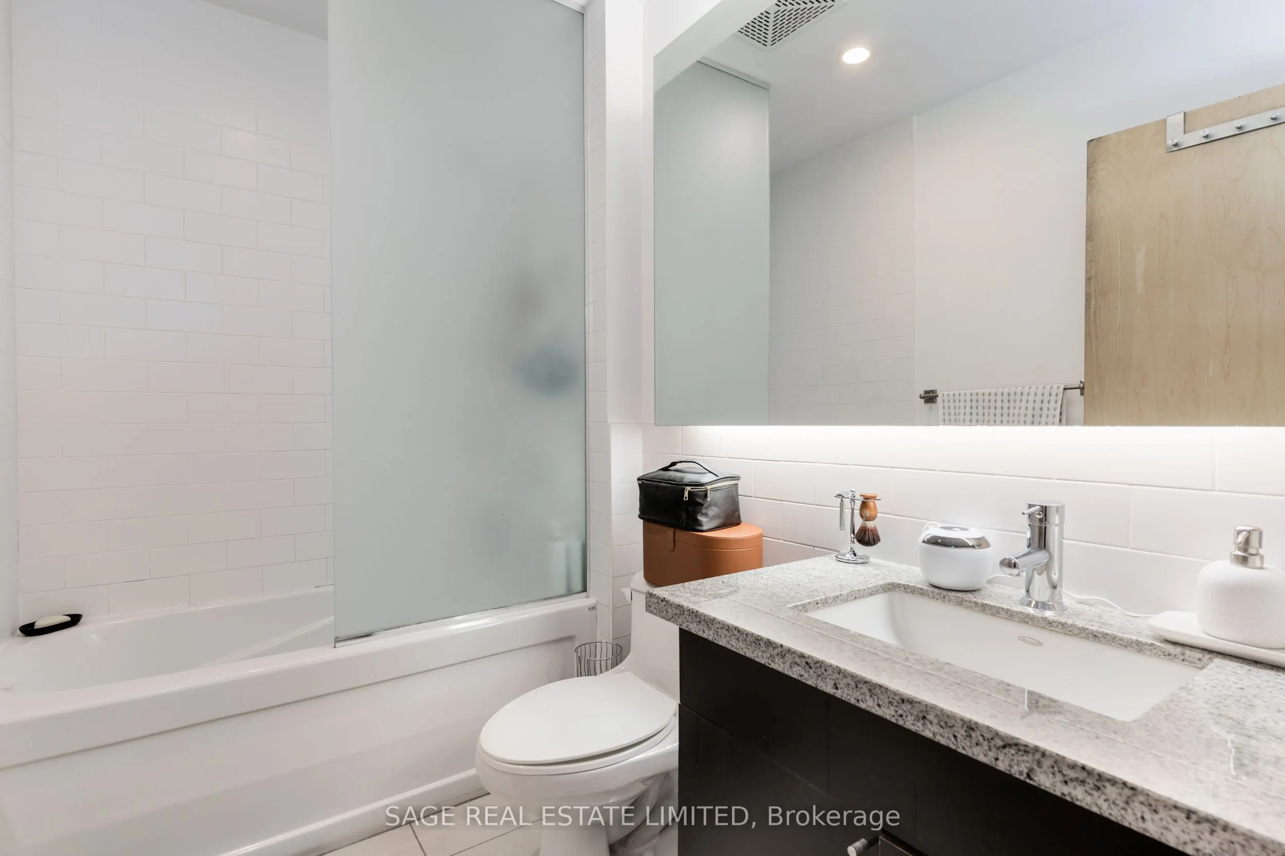 1005 King Street W, #804