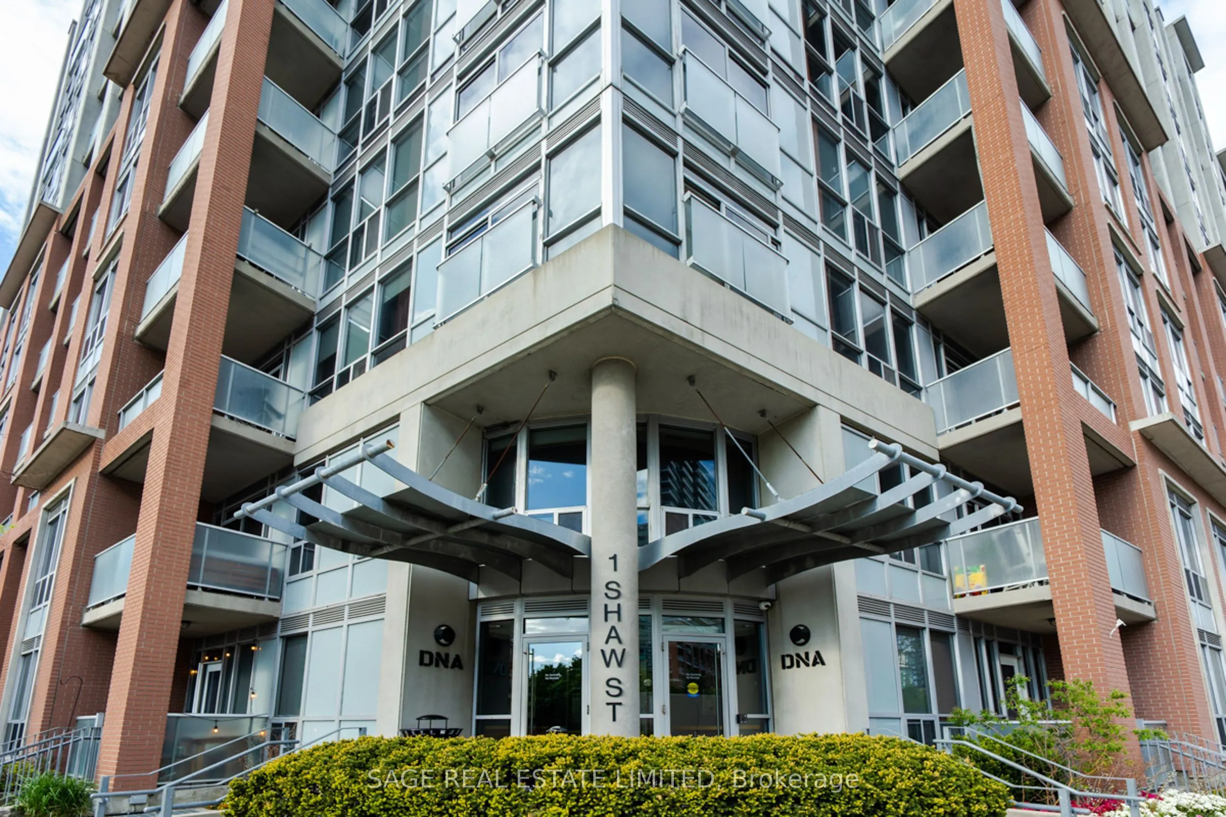 1005 King Street W, #804