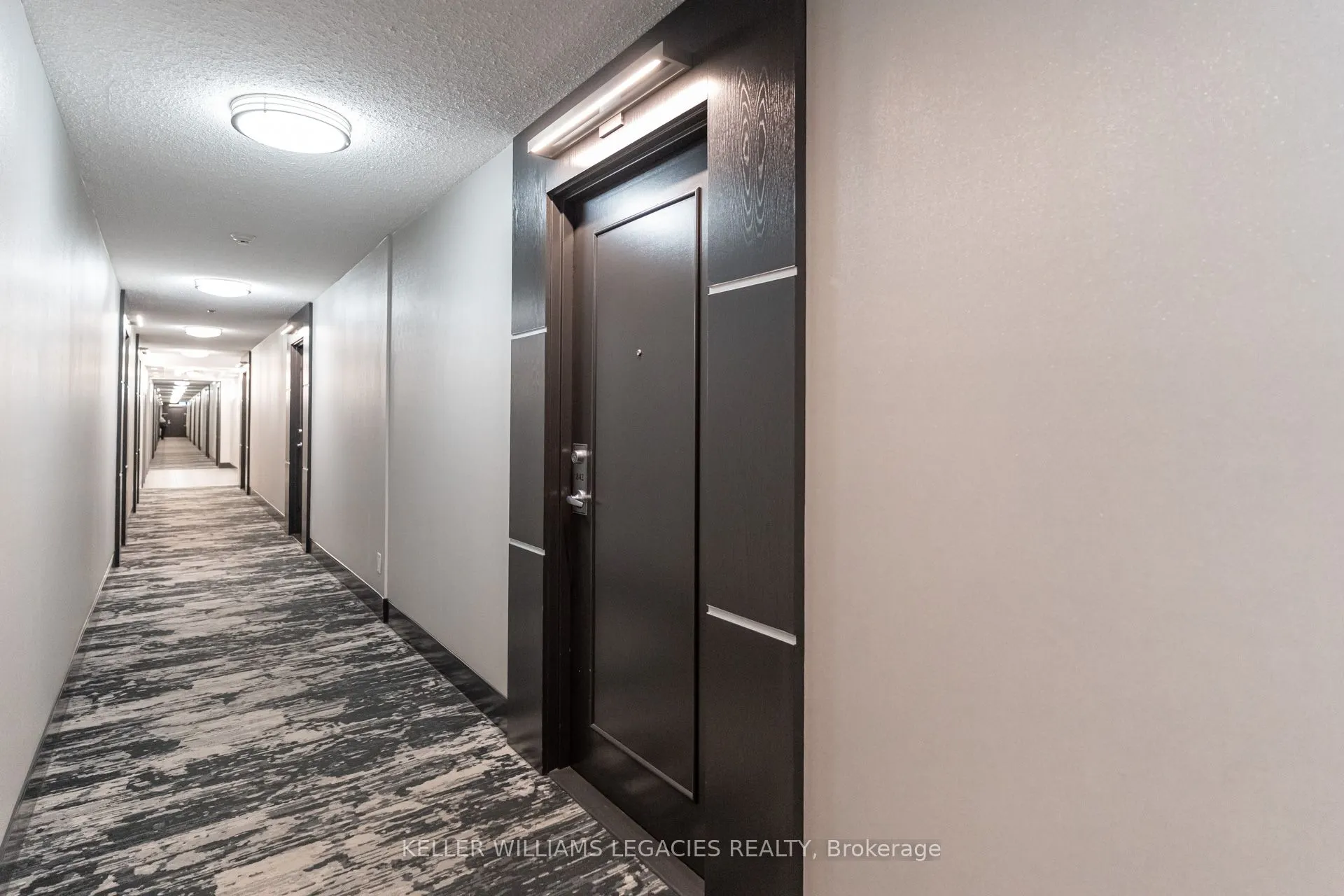 525 Wilson Avenue, #842