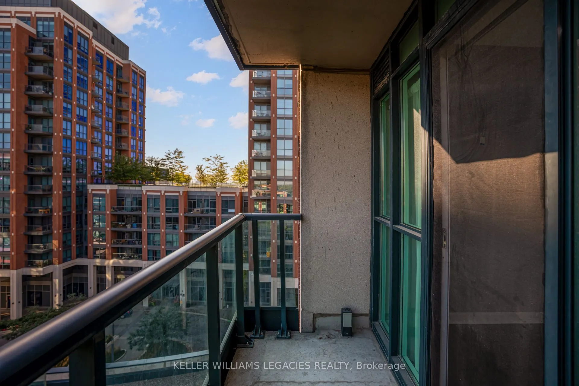 525 Wilson Avenue, #842