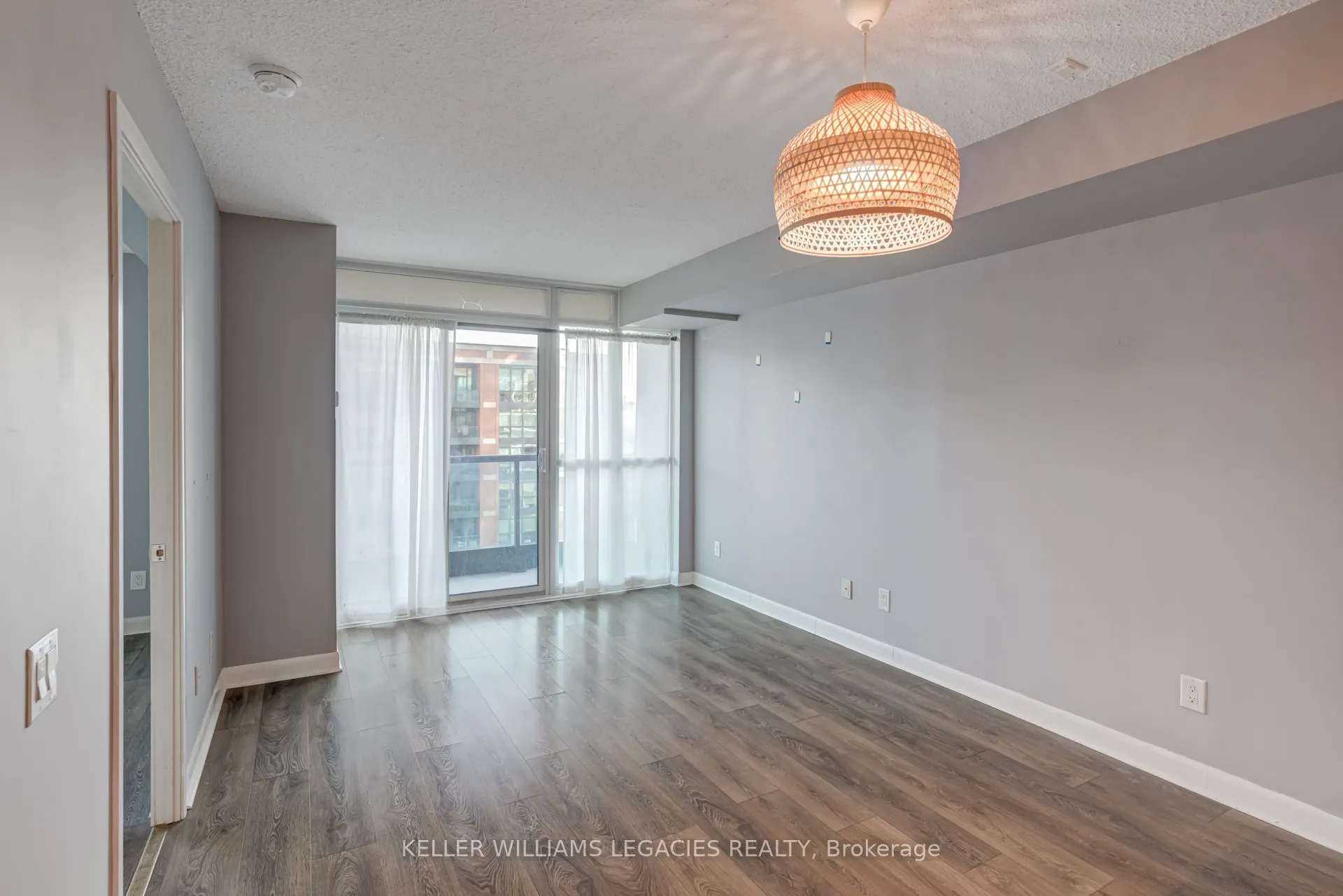 525 Wilson Avenue, #842
