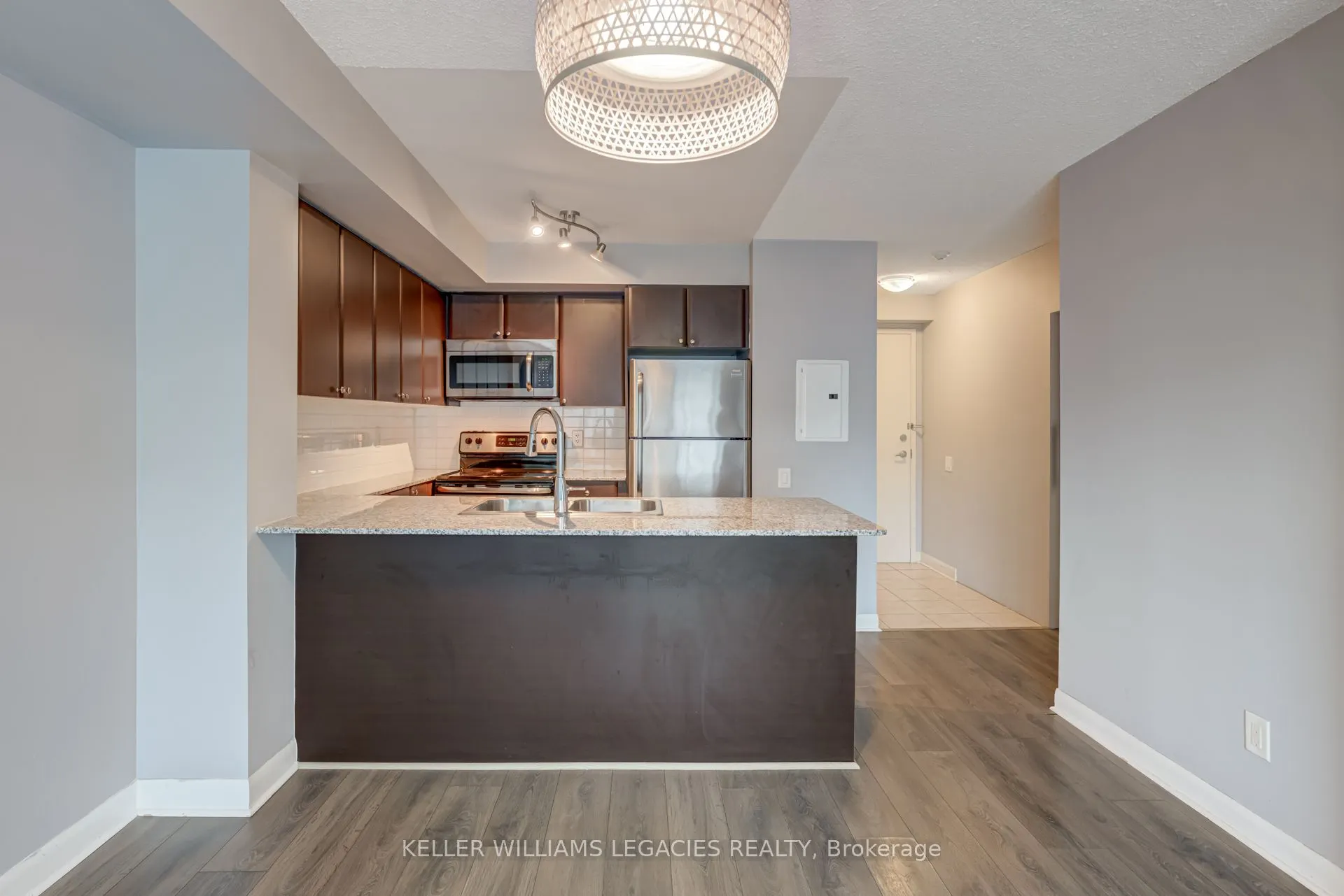 525 Wilson Avenue, #842