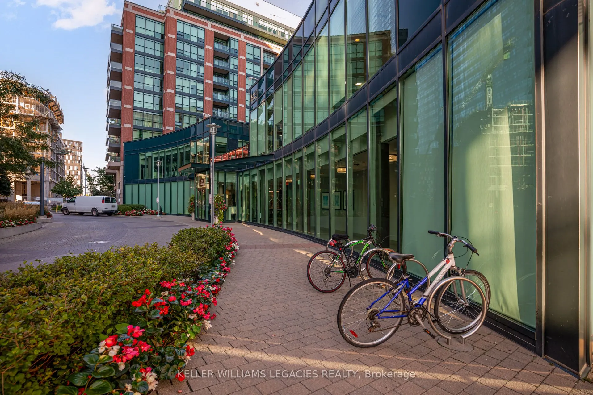 525 Wilson Avenue, #842