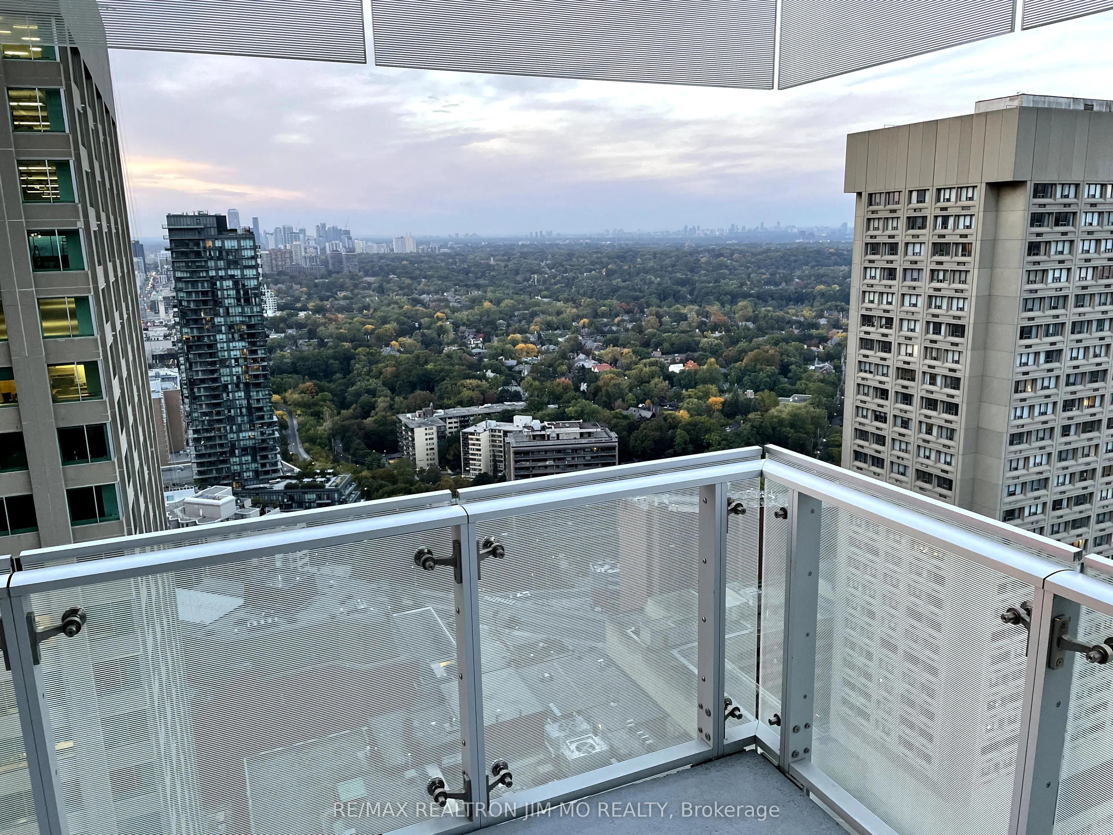 1 Bloor Street E, #3401
