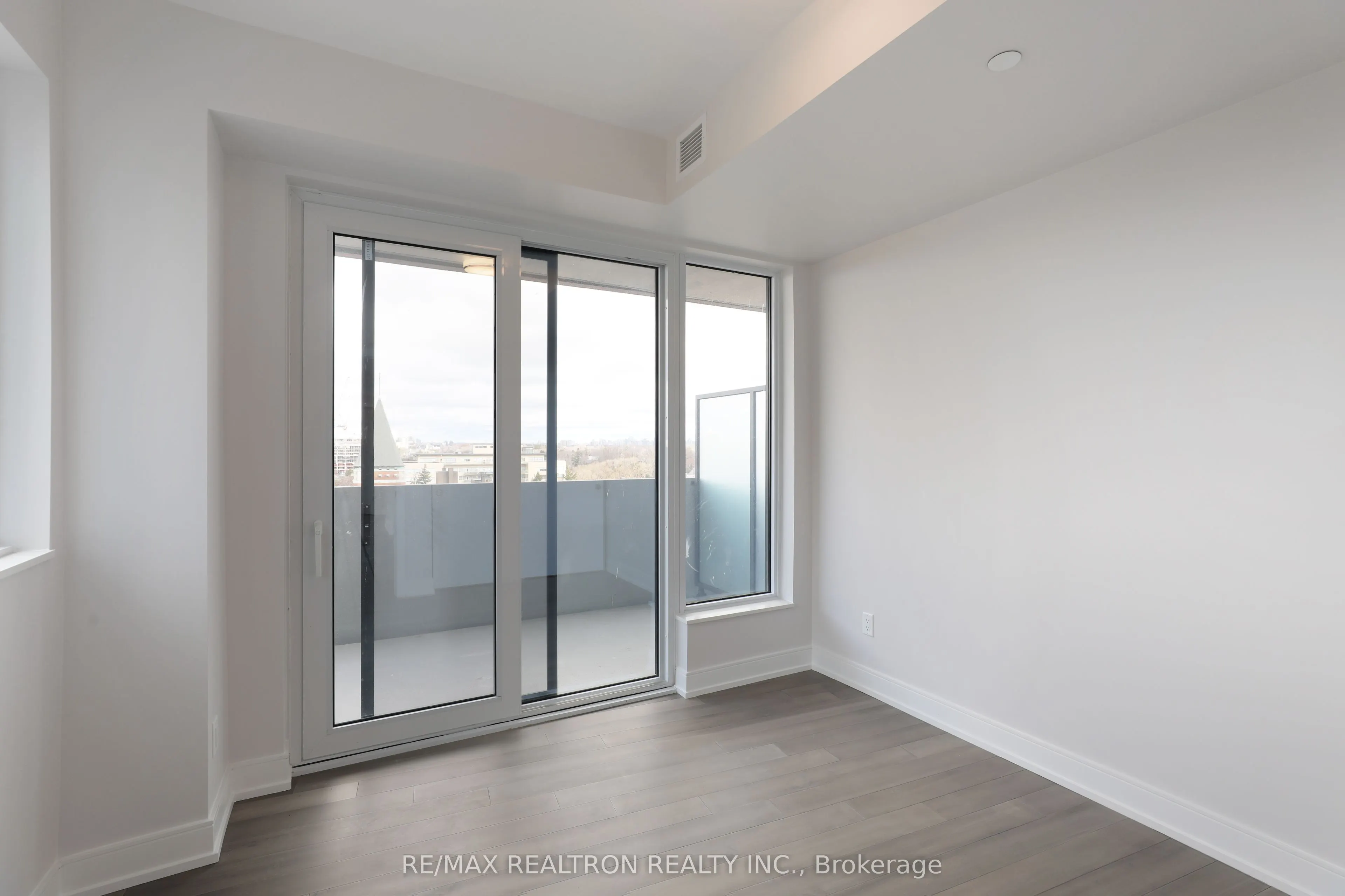 2525 Bathurst Street, #407
