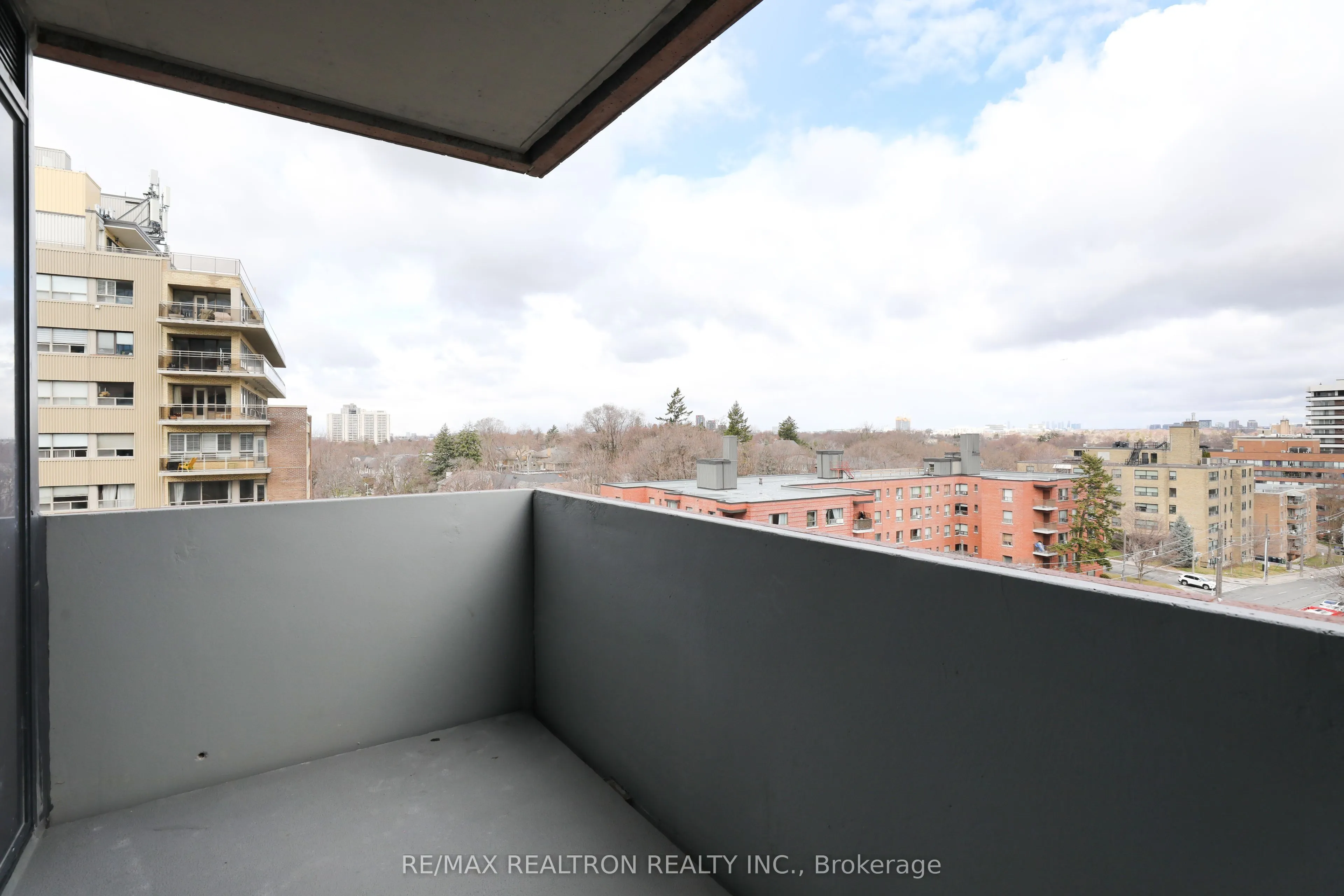2525 Bathurst Street, #407