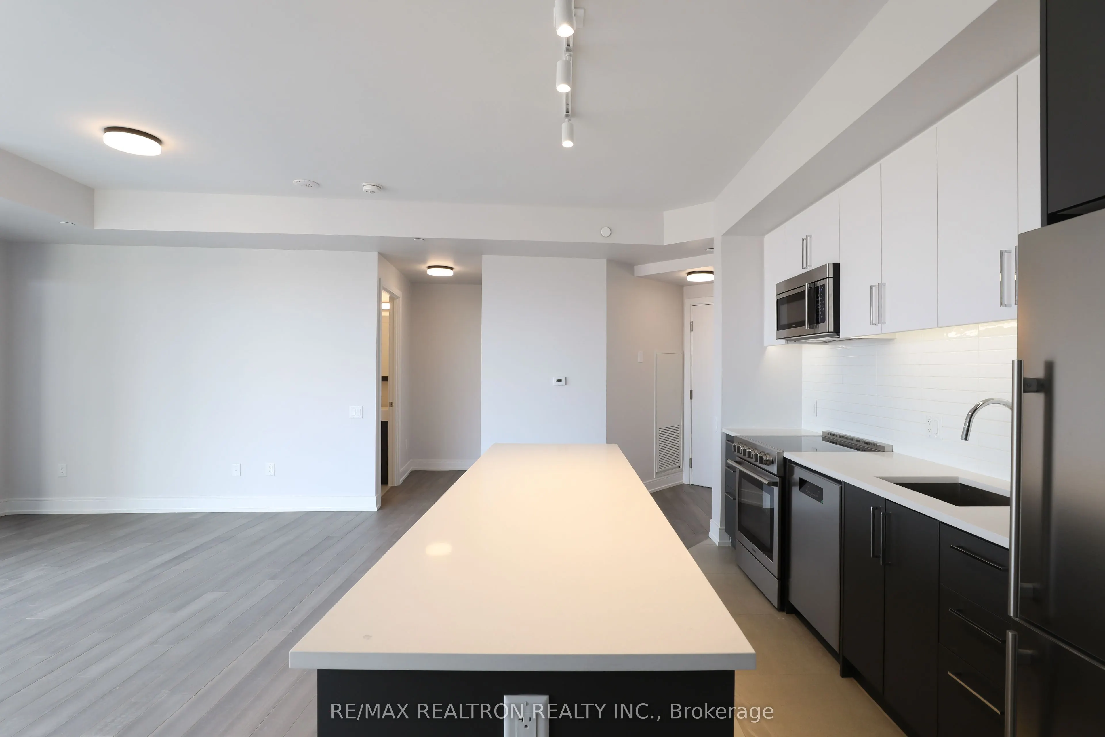 2525 Bathurst Street, #407