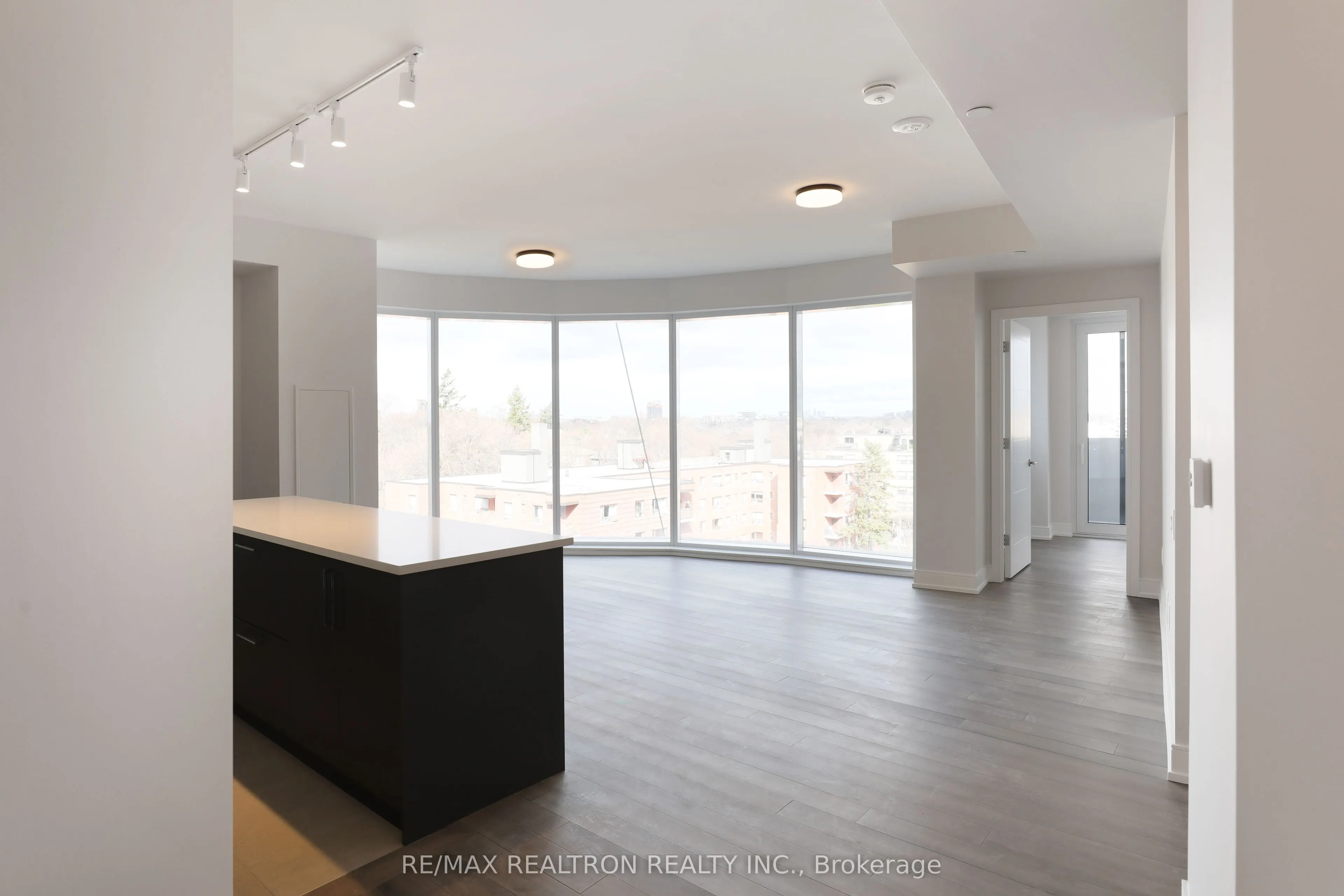 2525 Bathurst Street, #407