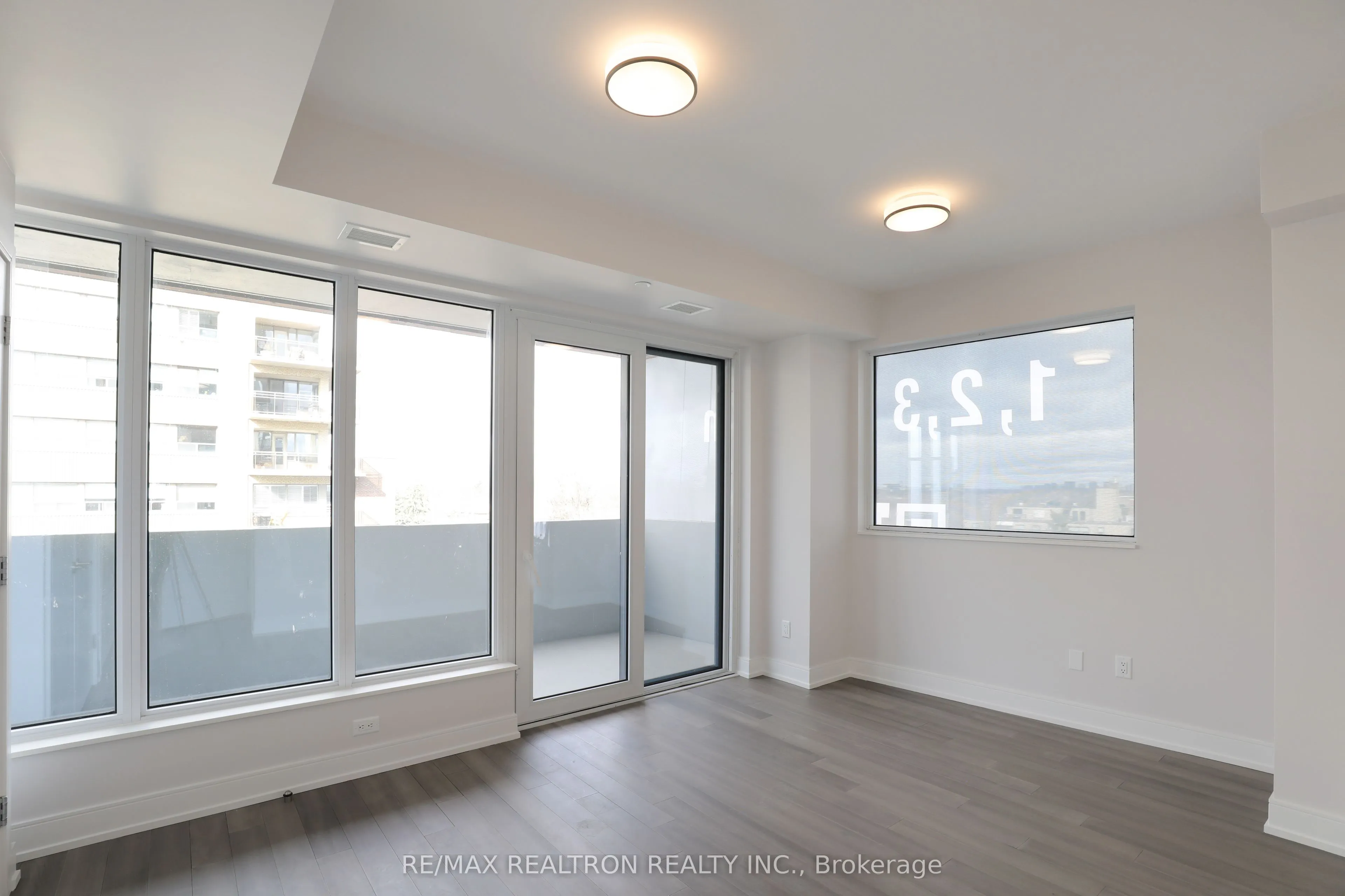 2525 Bathurst Street, #407