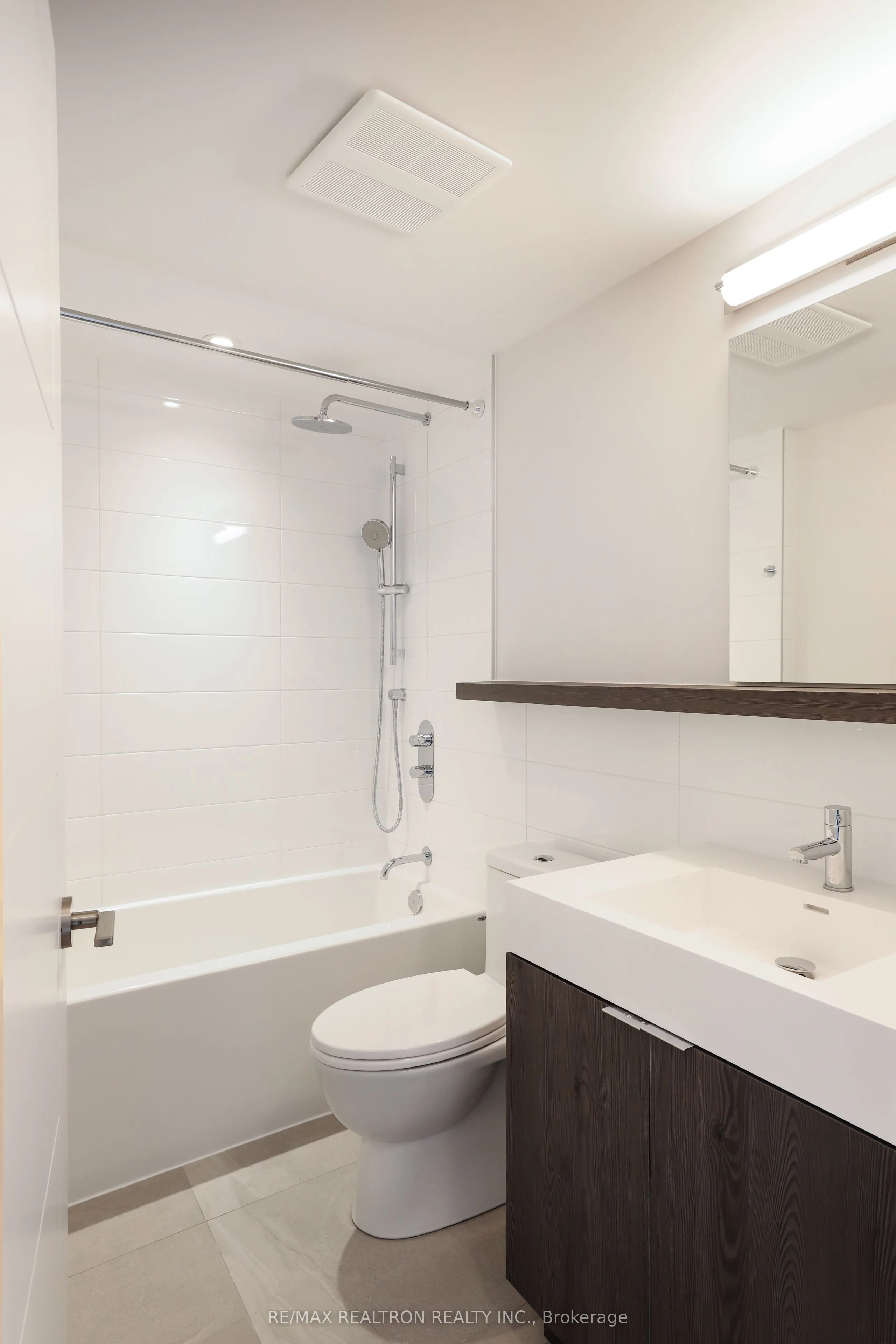 2525 Bathurst Street, #407