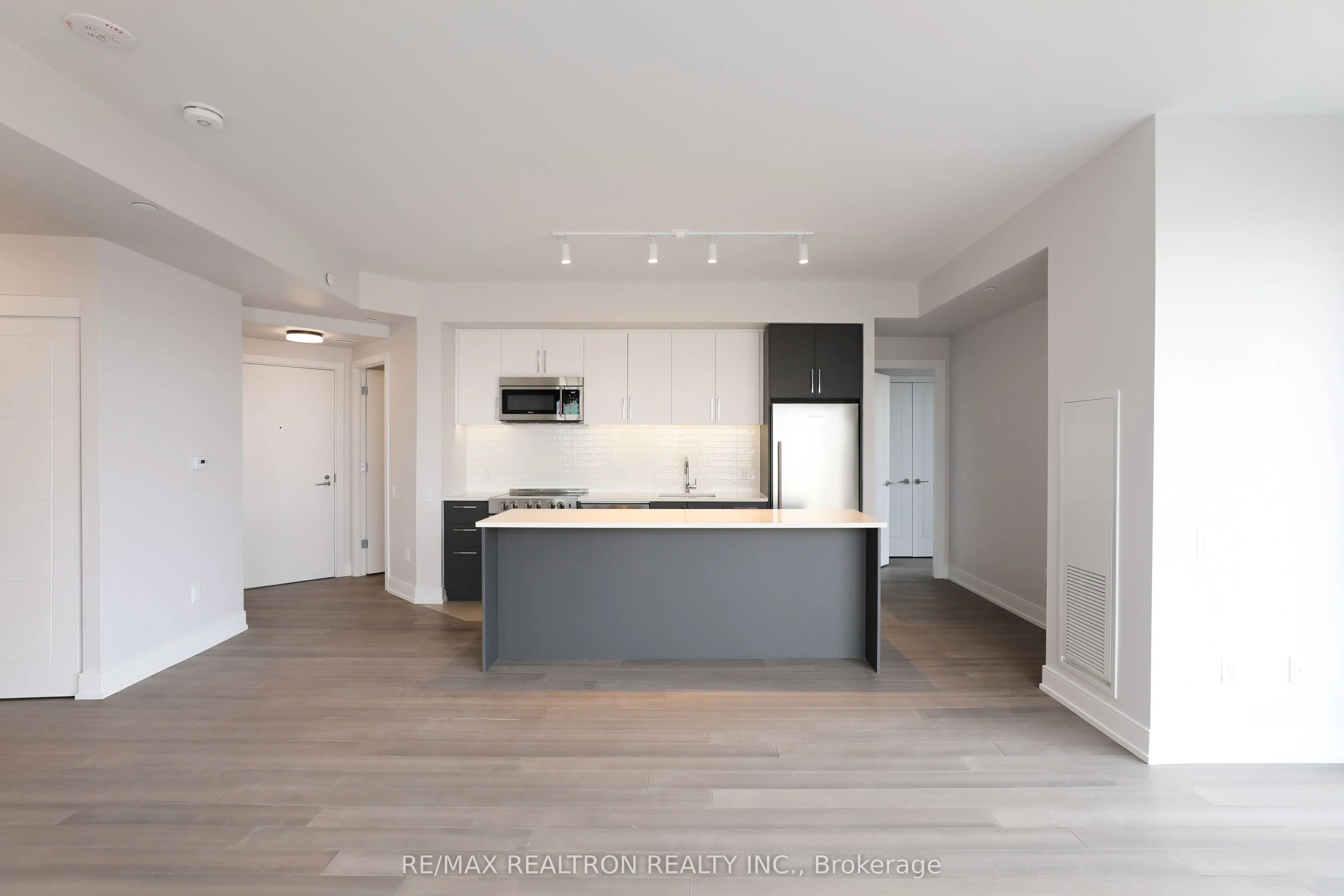 2525 Bathurst Street, #407