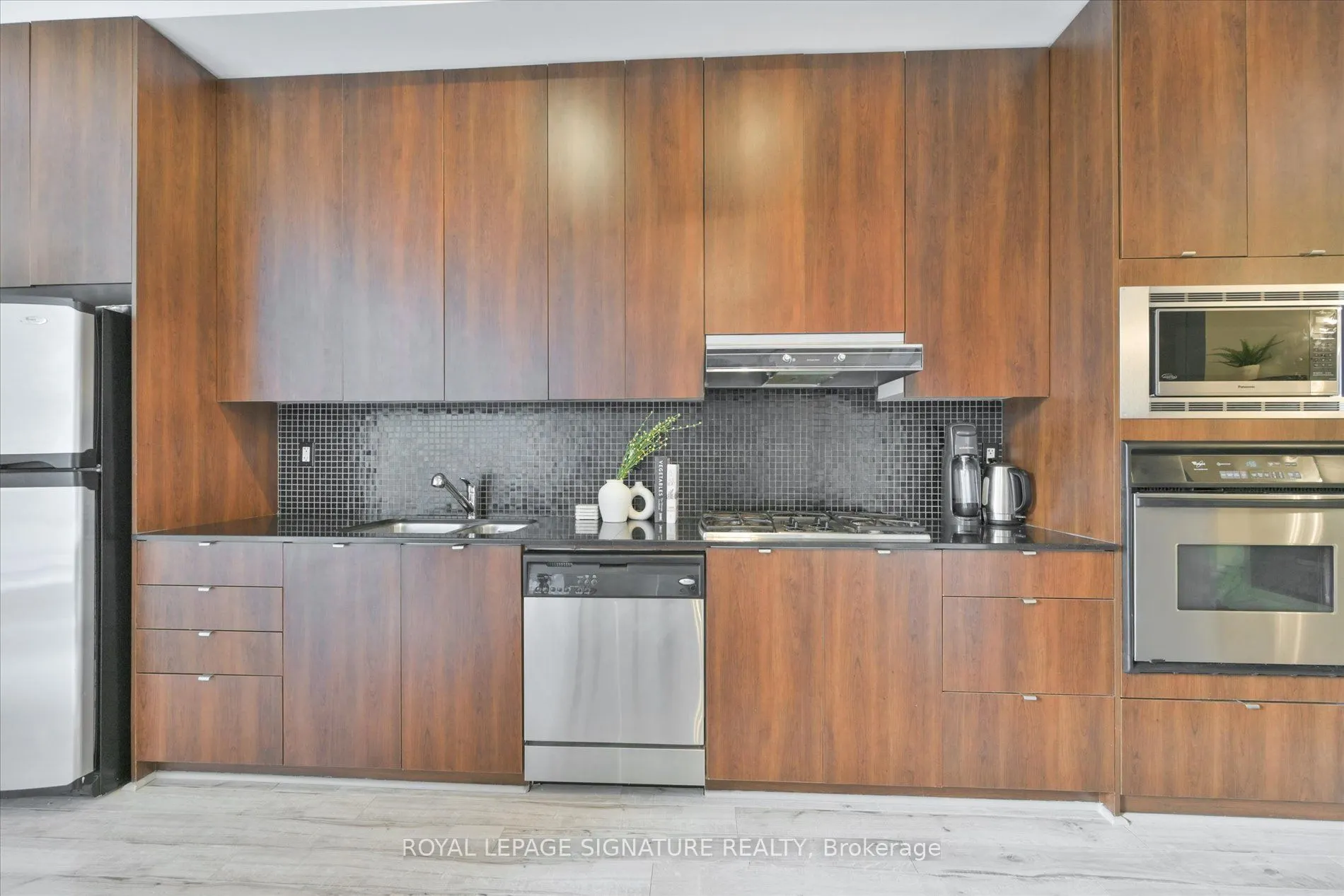 23 Brant Street, #305