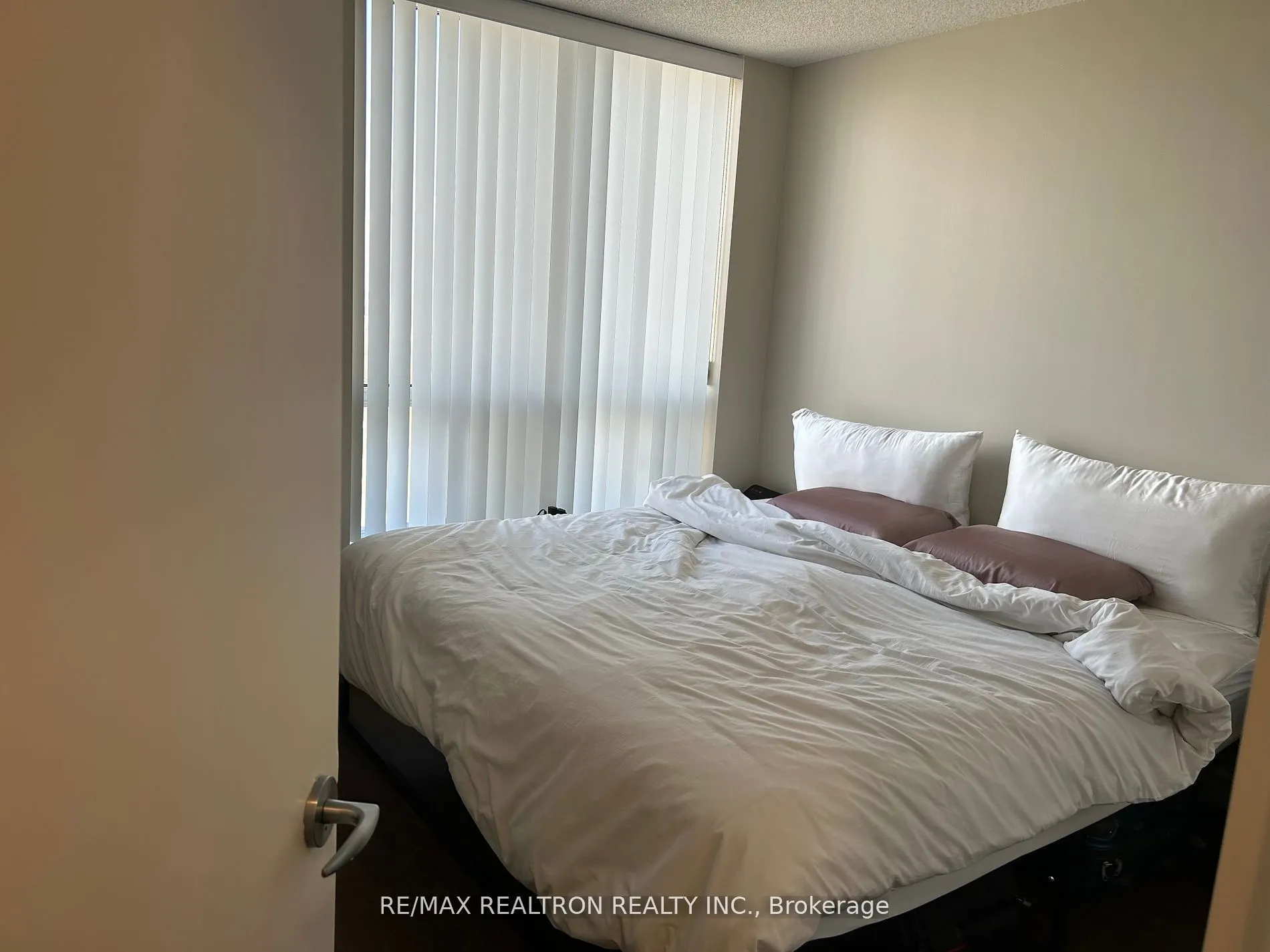 33 Sheppard Avenue E, #2912