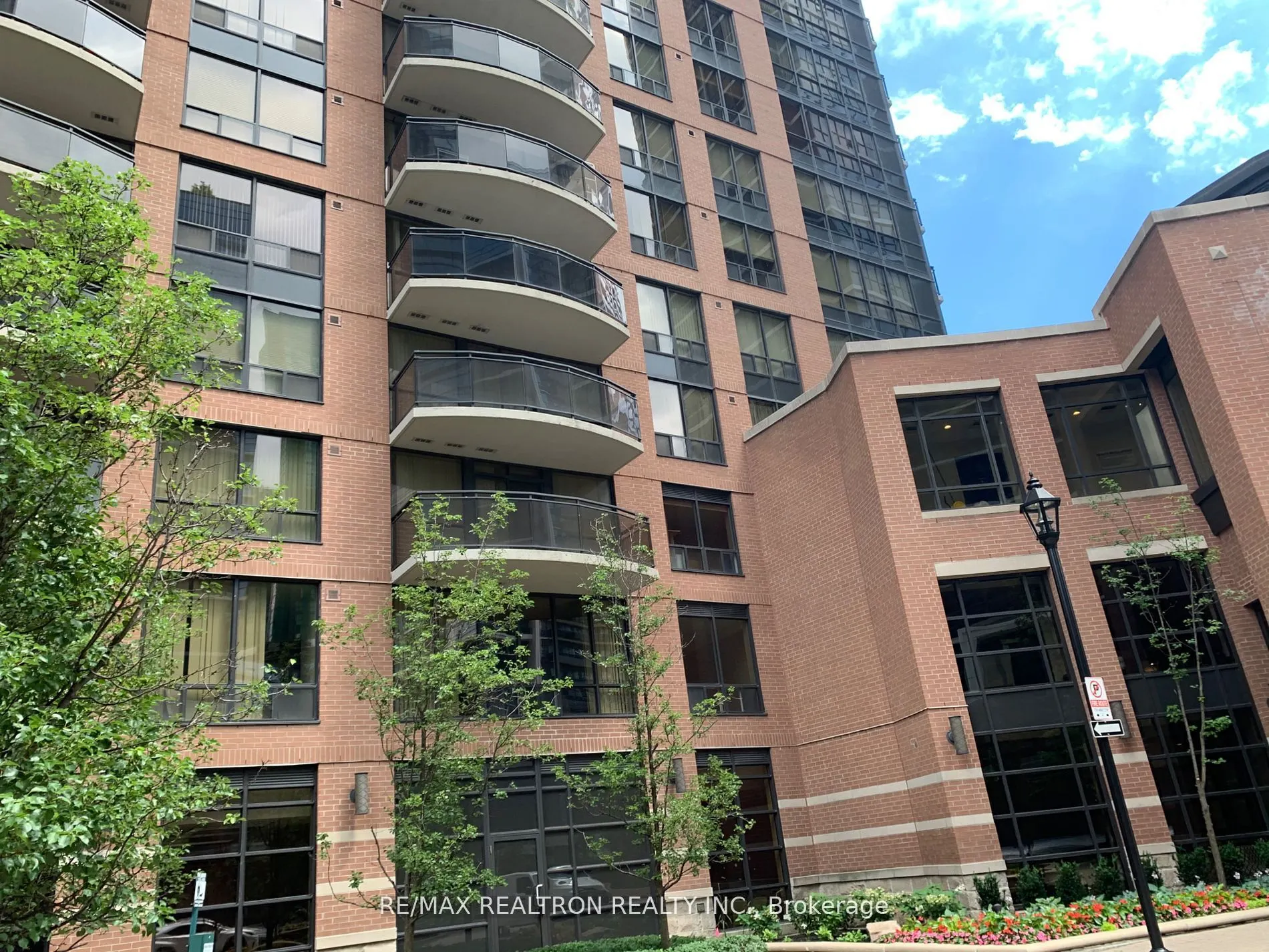 33 Sheppard Avenue E, #2912