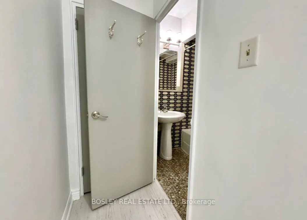 740 Eglinton Avenue W, #108