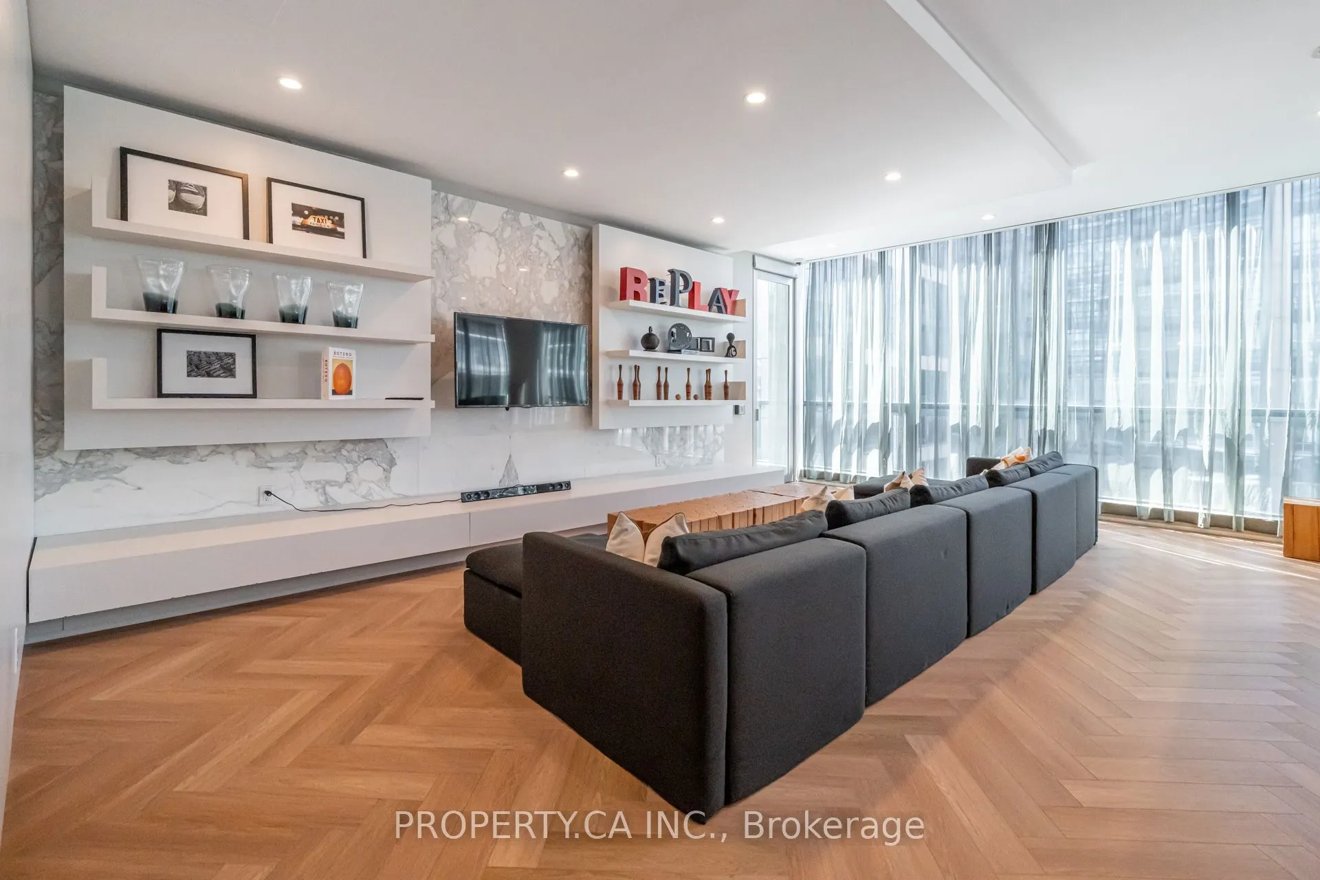 8 Charlotte Street, #3207