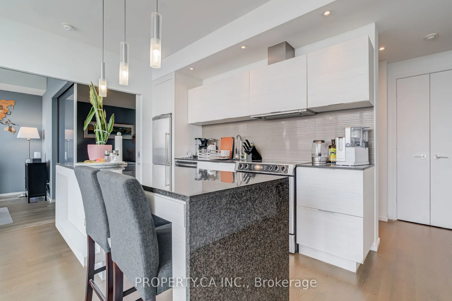 8 Charlotte Street, #3207