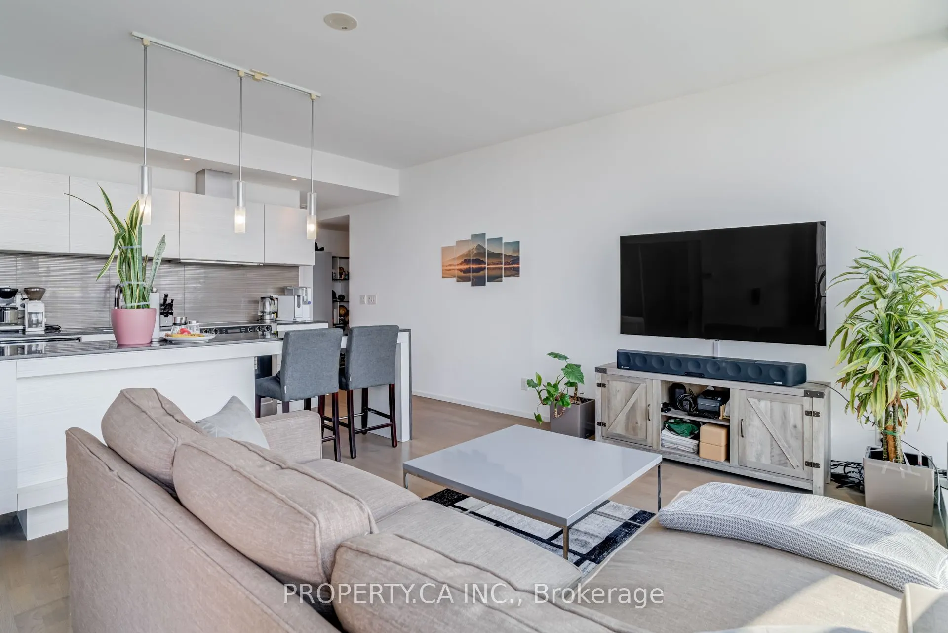 8 Charlotte Street, #3207