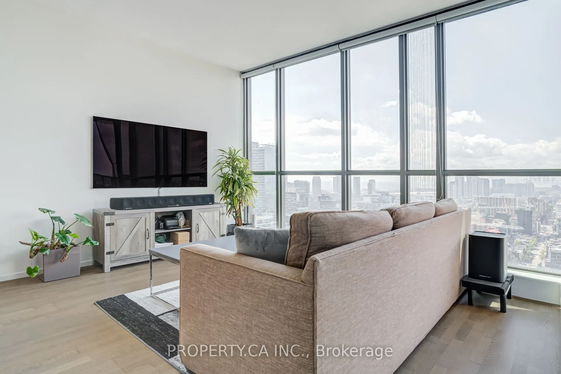 8 Charlotte Street, #3207